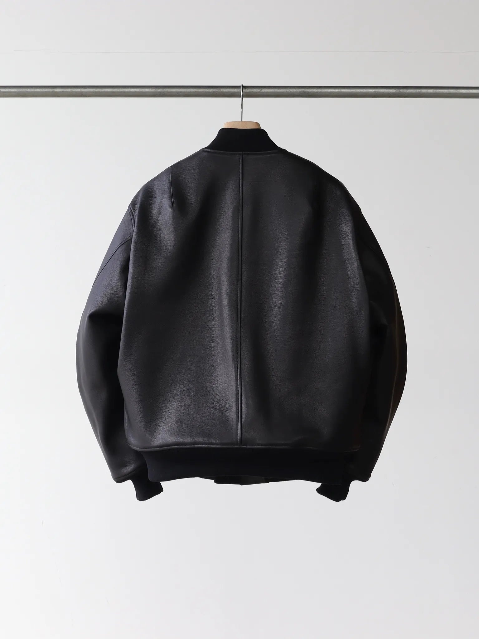 COMOLI カーフスキン ジップブルゾン BLACK | CASANOVA&CO (カサノヴァ COMOLI カーフスキン ジップブルゾン BLACK | CASANOVA&CO (カサノヴァ