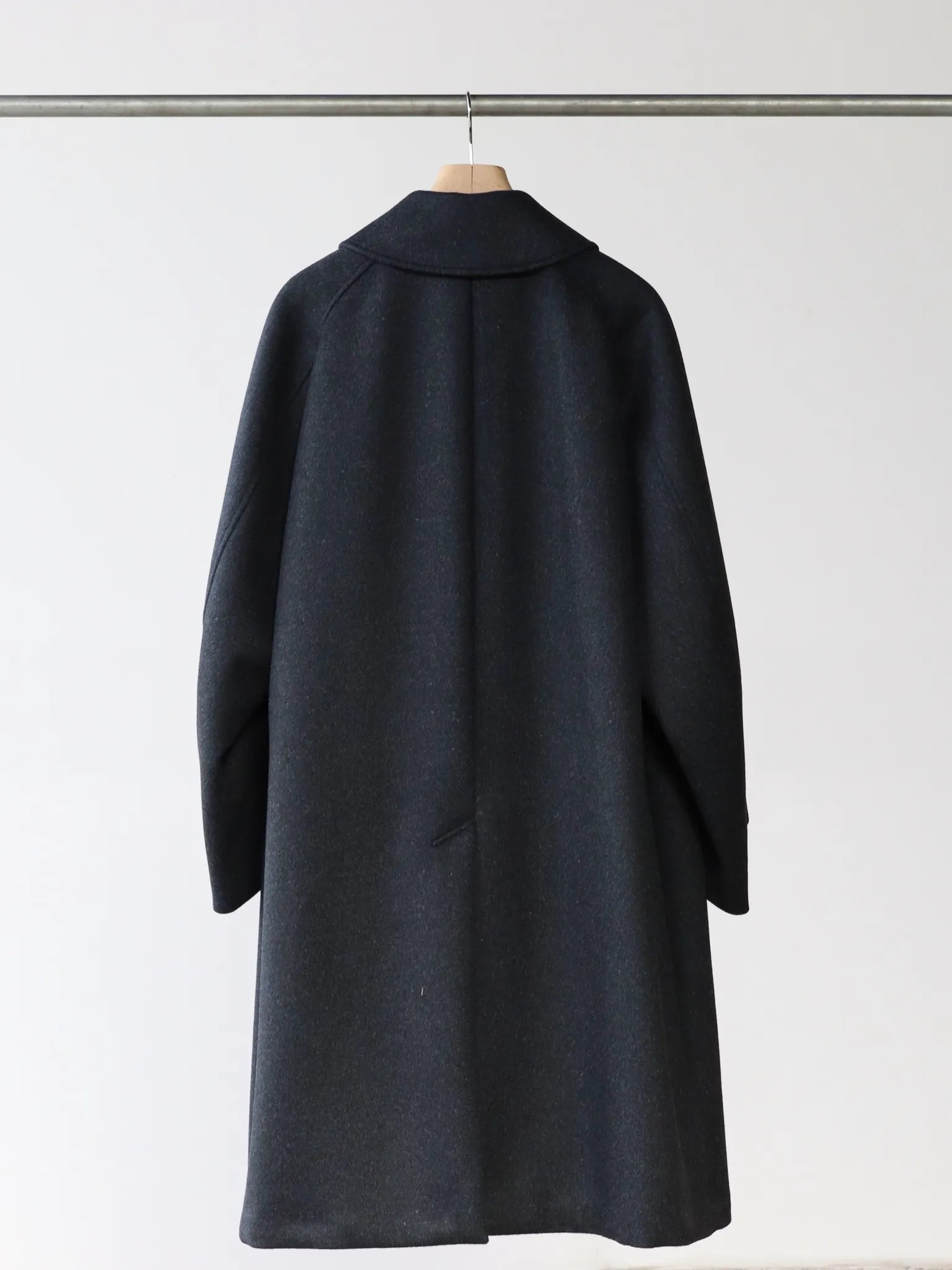 The CLASIK MAC COAT CHARCOAL