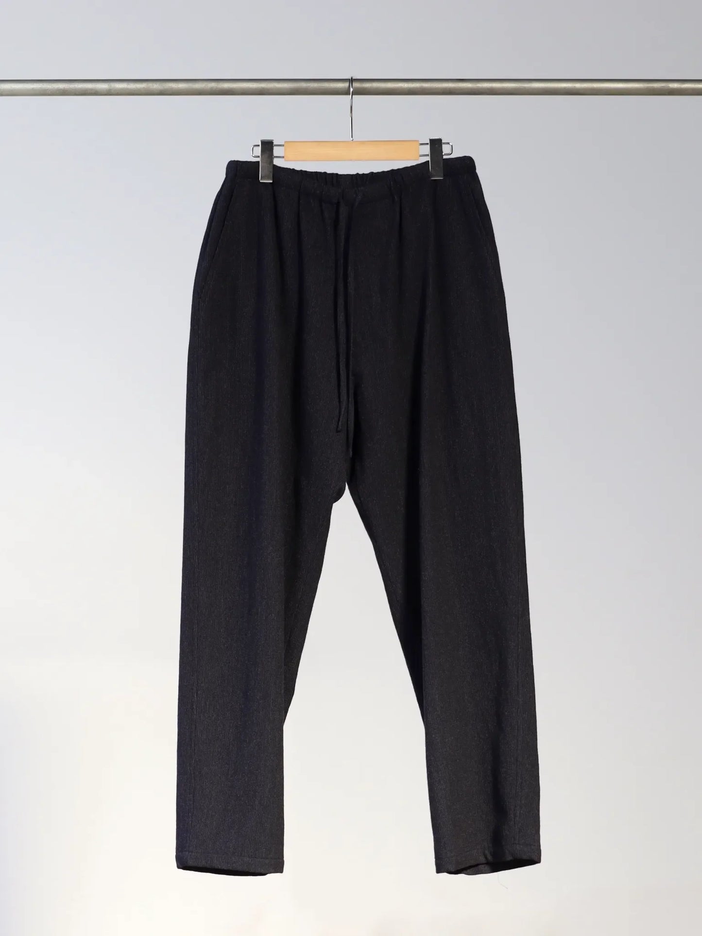 comoli-refine-wool-drawstring-pants-navy-1