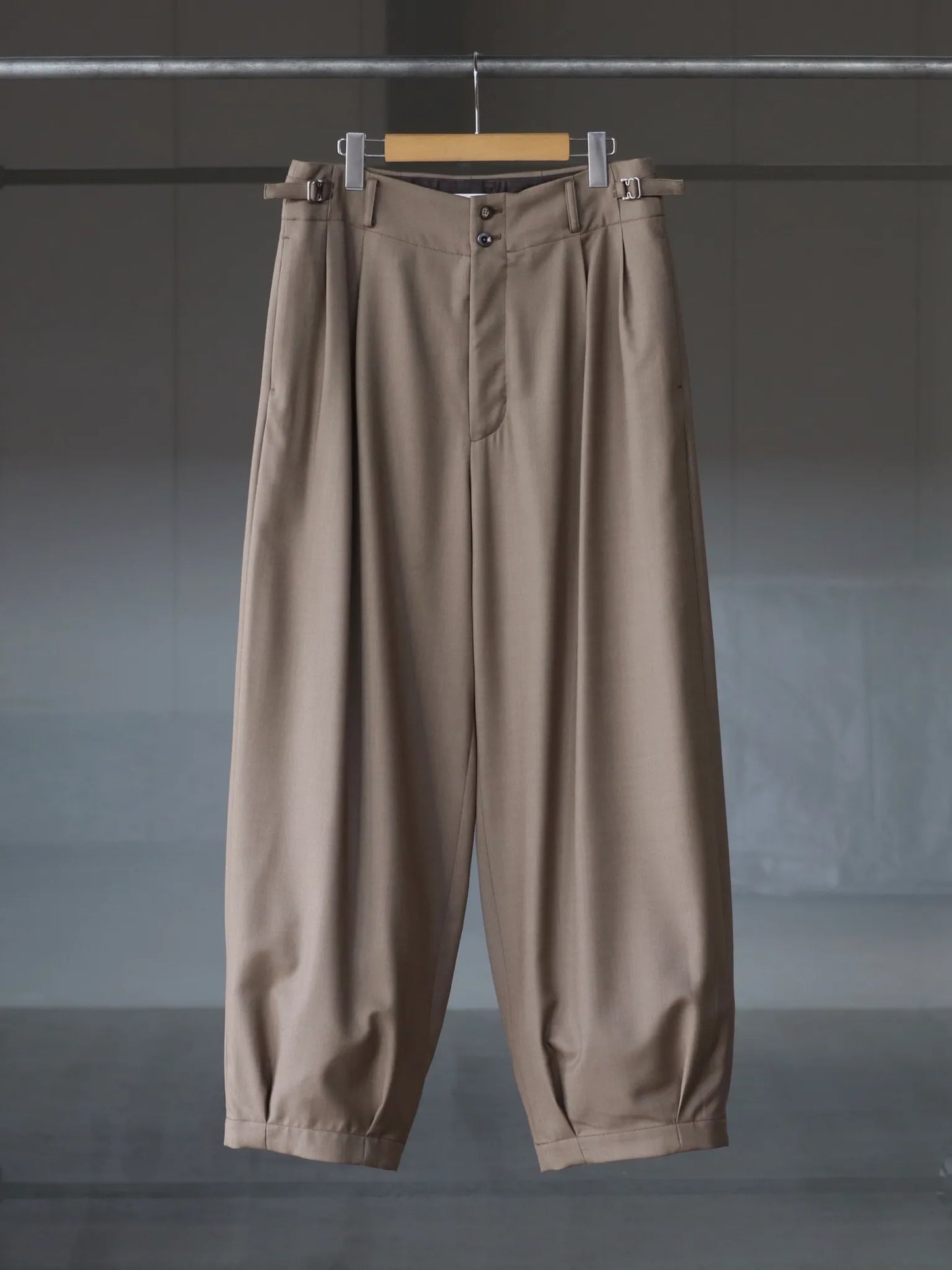 irenisa-volume-jogger-pants-mocha-beige-1