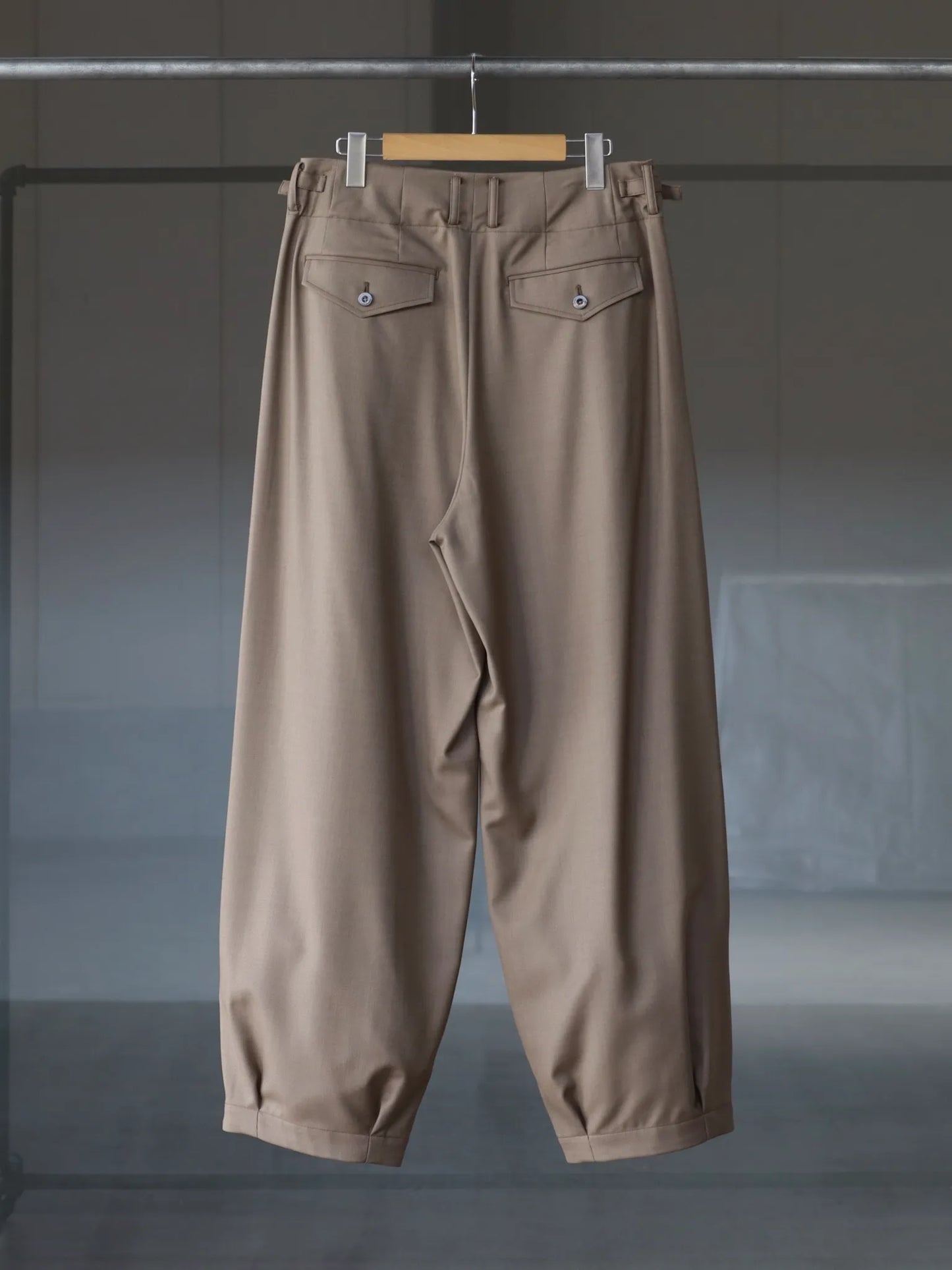 irenisa-volume-jogger-pants-mocha-beige-2