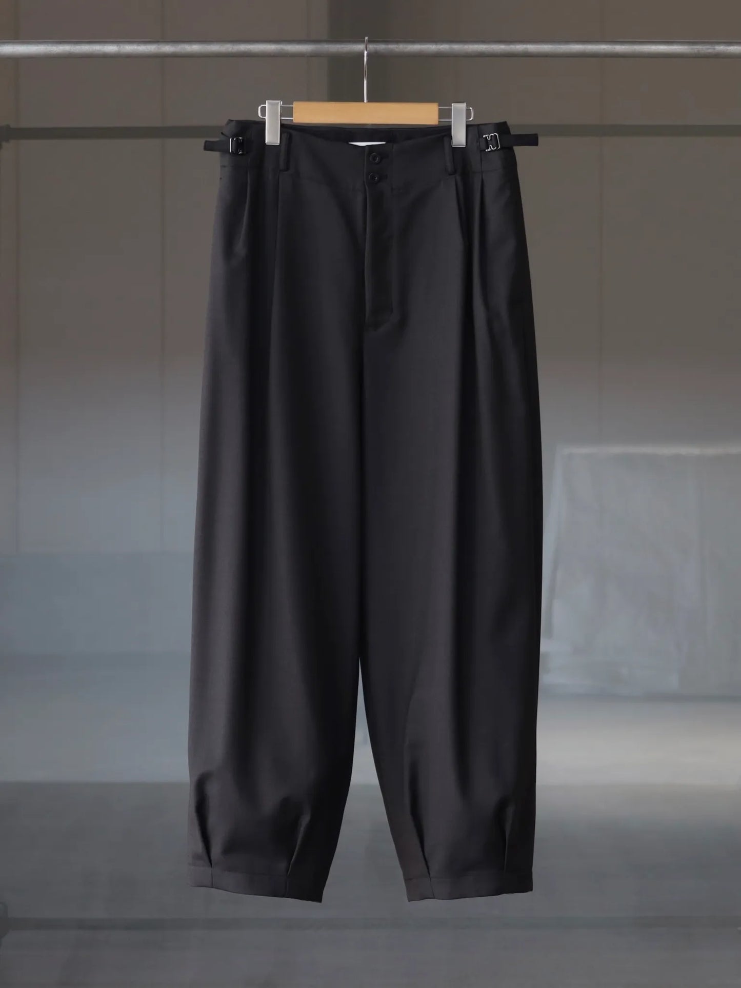 VOLUME JOGGER PANTS DARK CHARCOAL