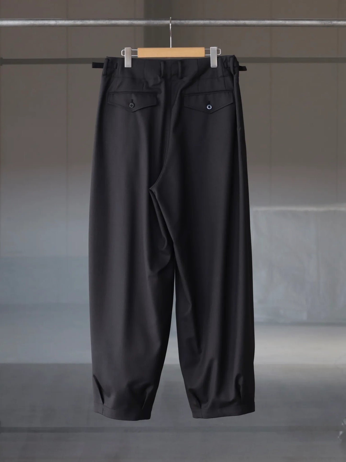 VOLUME JOGGER PANTS DARK CHARCOAL