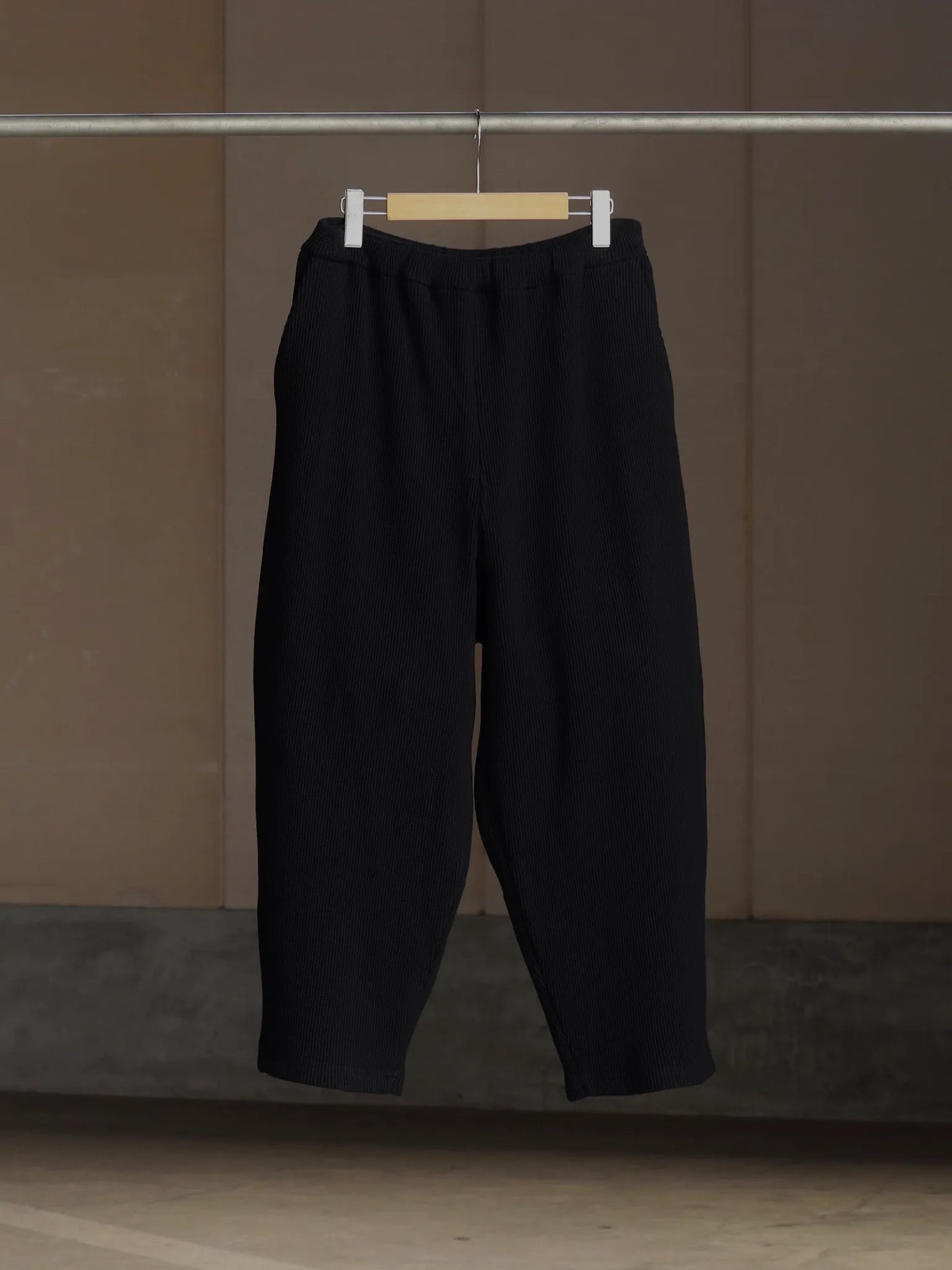 wonder-room-waffle-waffle-slacks-black-1