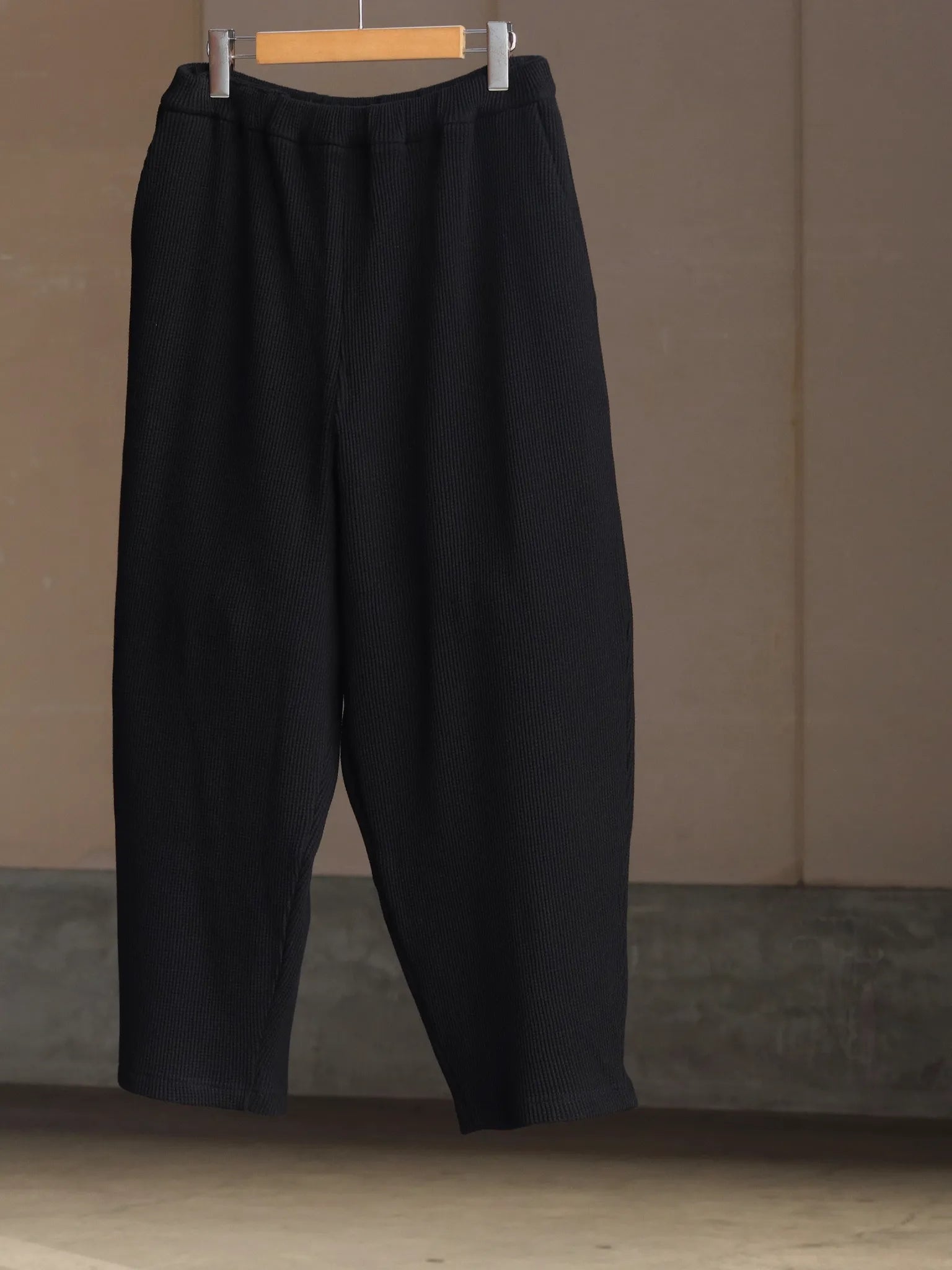 wonder-room-waffle-waffle-slacks-black-3