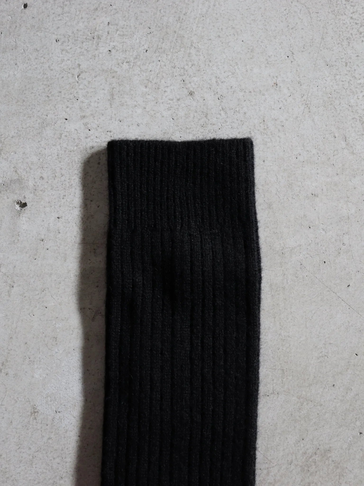 bodhi-cashmere-rib-sox-black-2