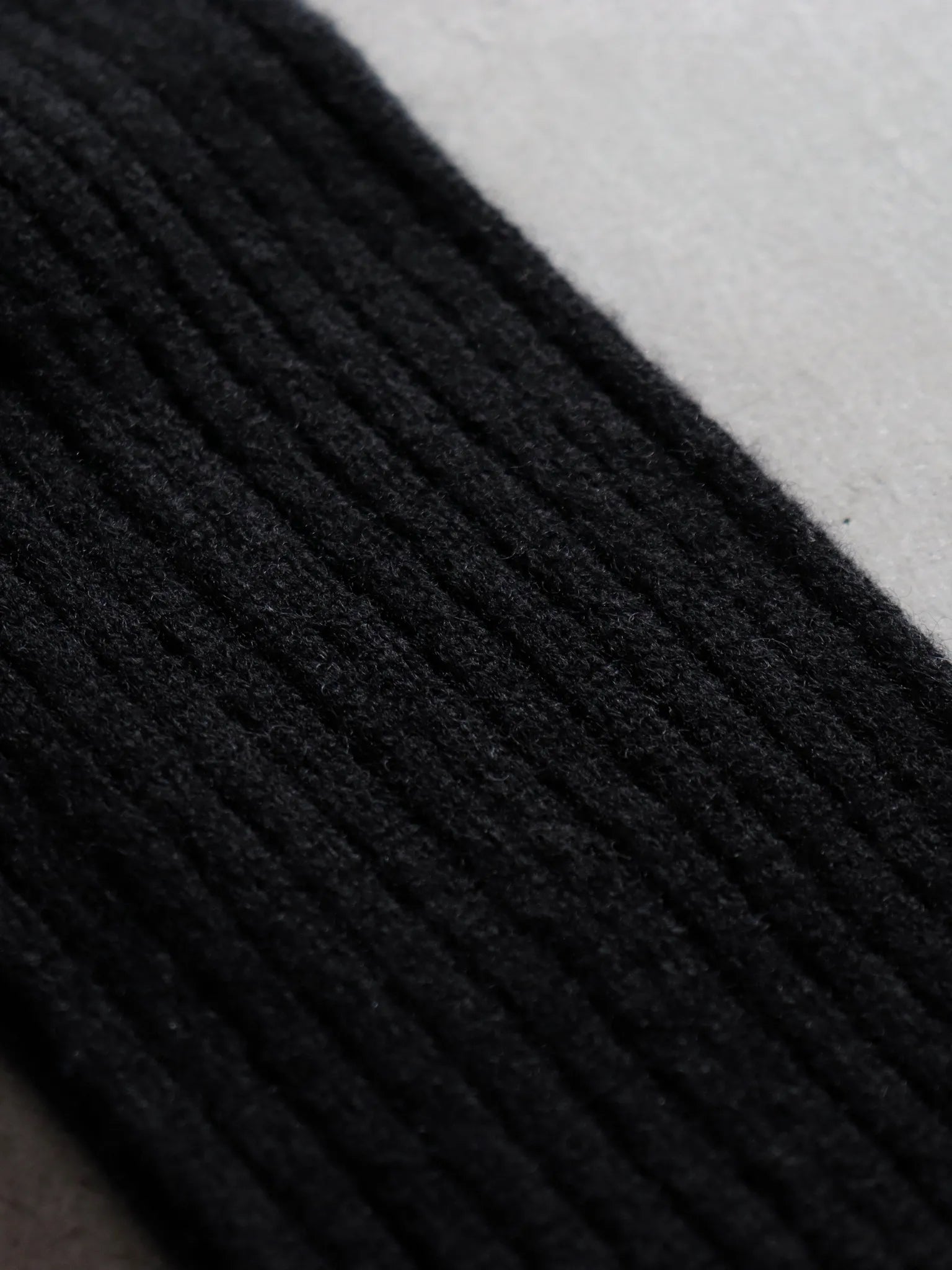 bodhi-cashmere-rib-sox-black-3