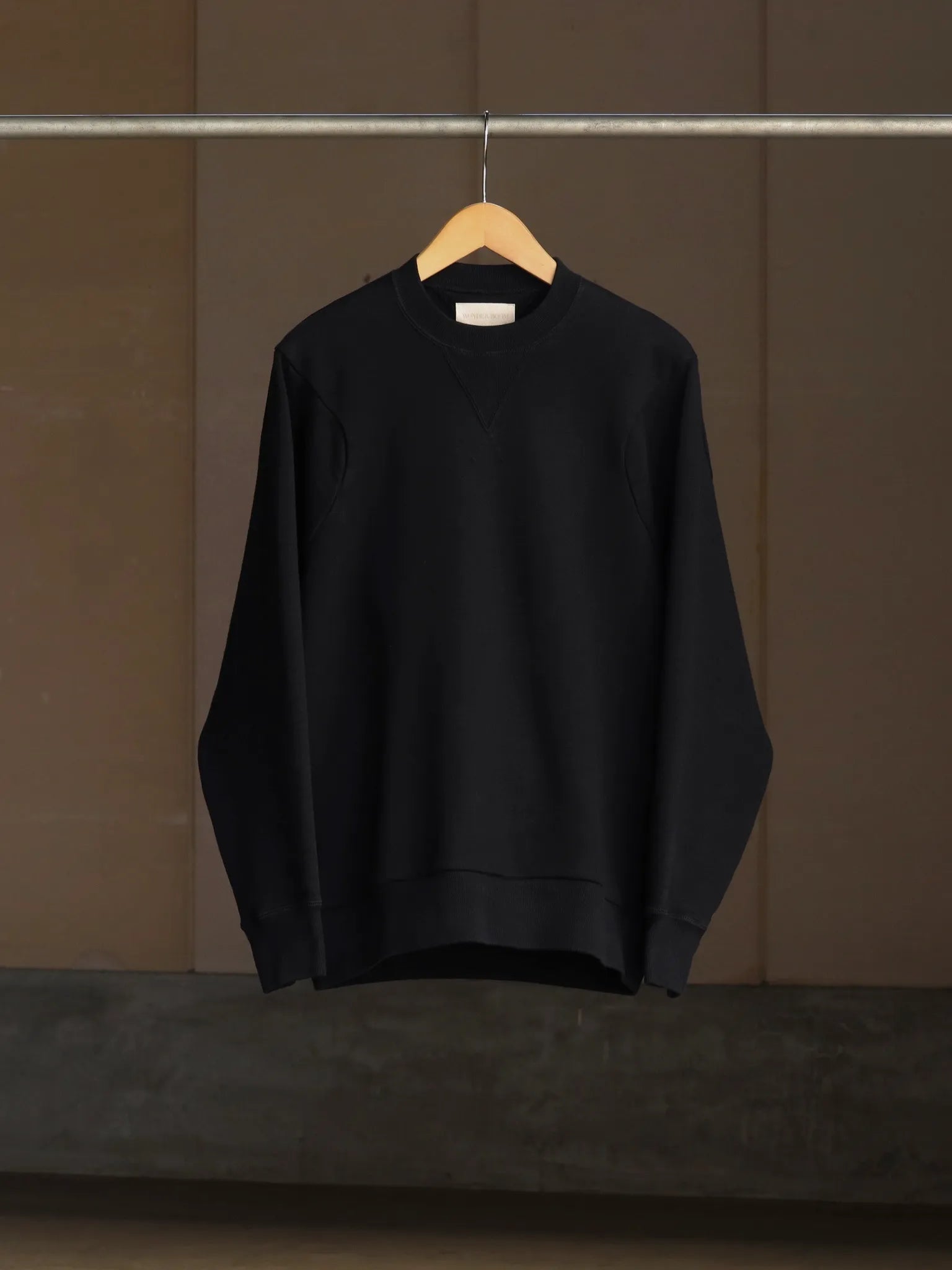 wonder-room-whale-crewneck-sweat-shirt-black-1