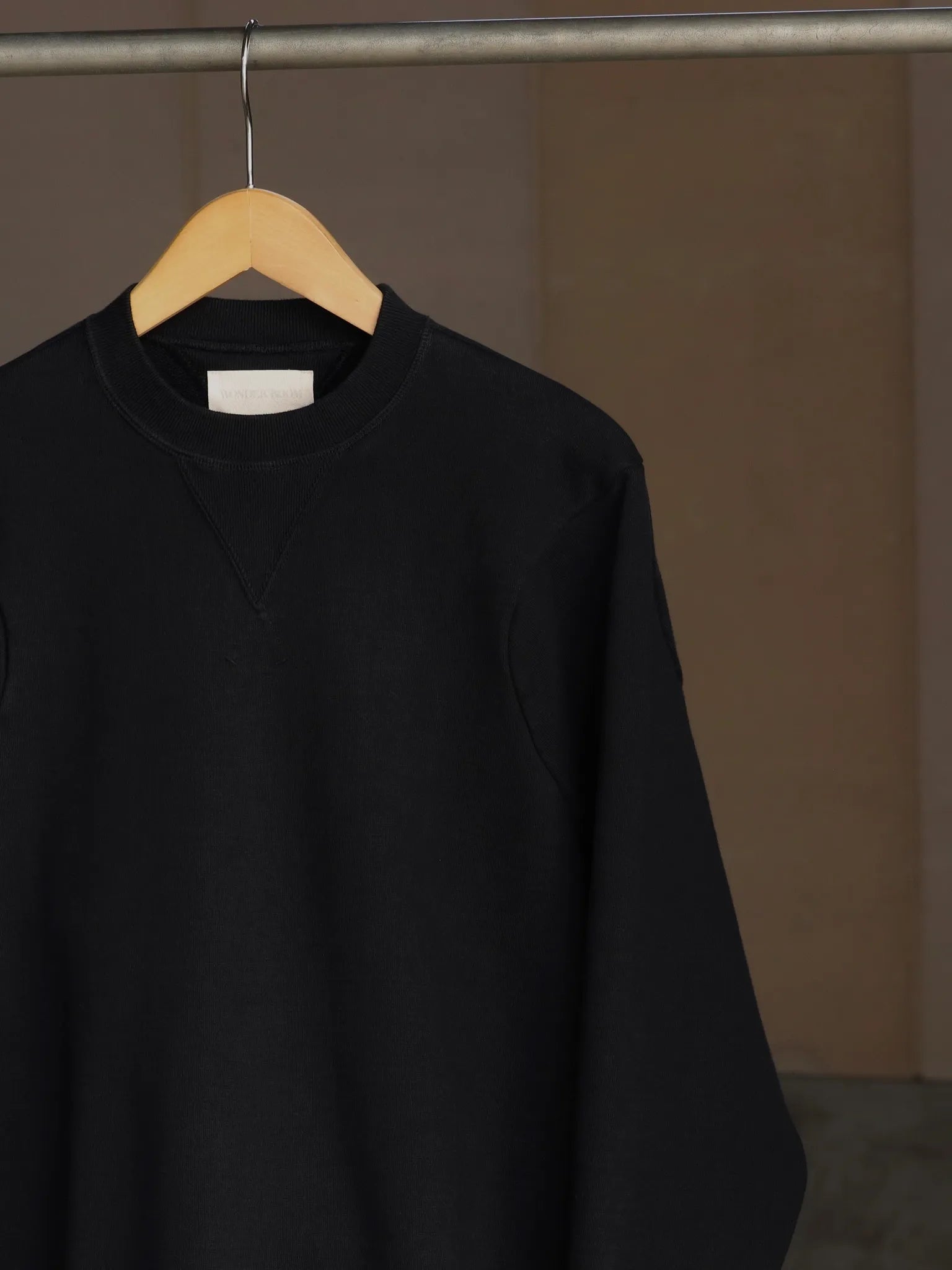 wonder-room-whale-crewneck-sweat-shirt-black-3