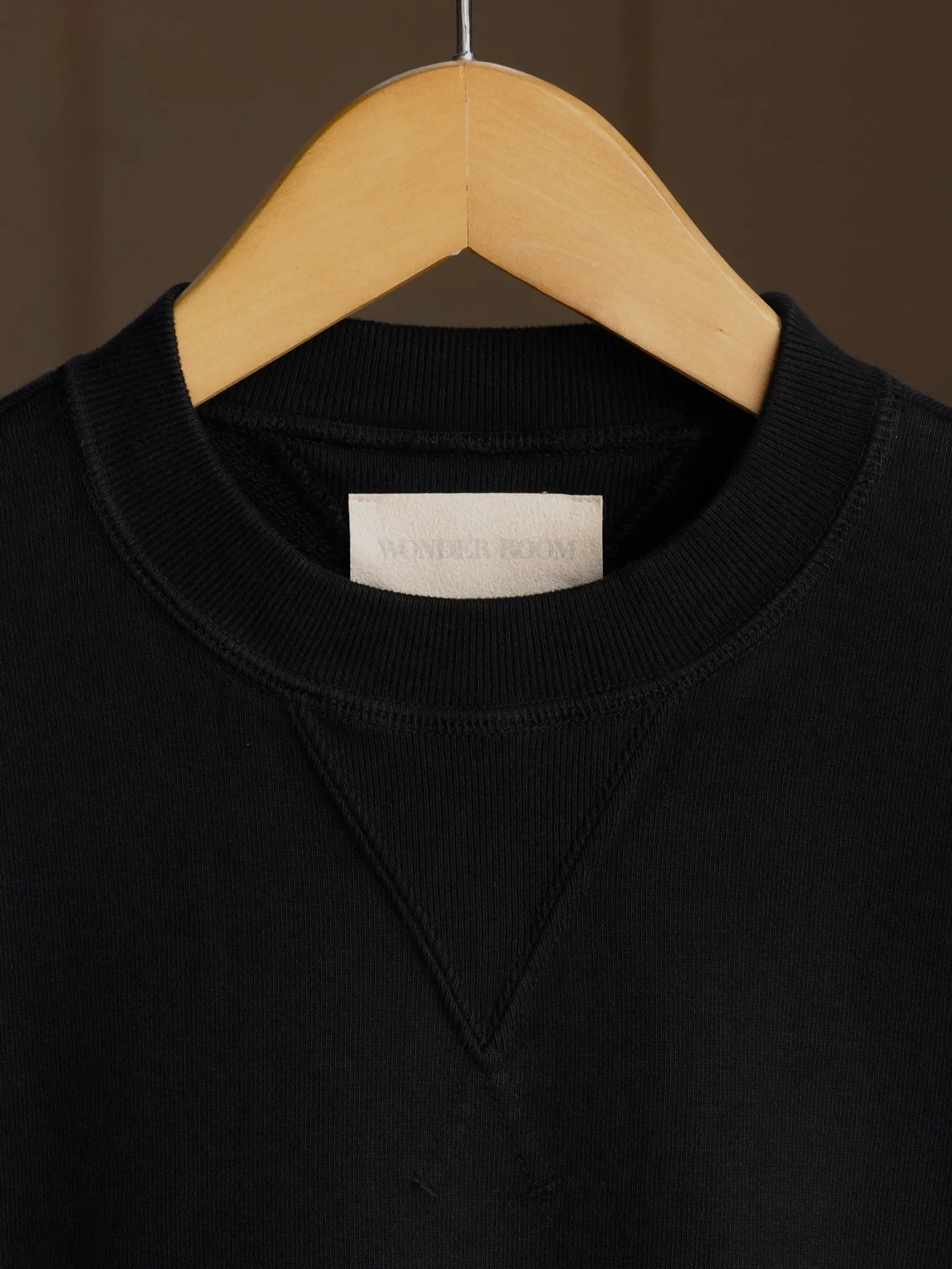 wonder-room-whale-crewneck-sweat-shirt-black-4