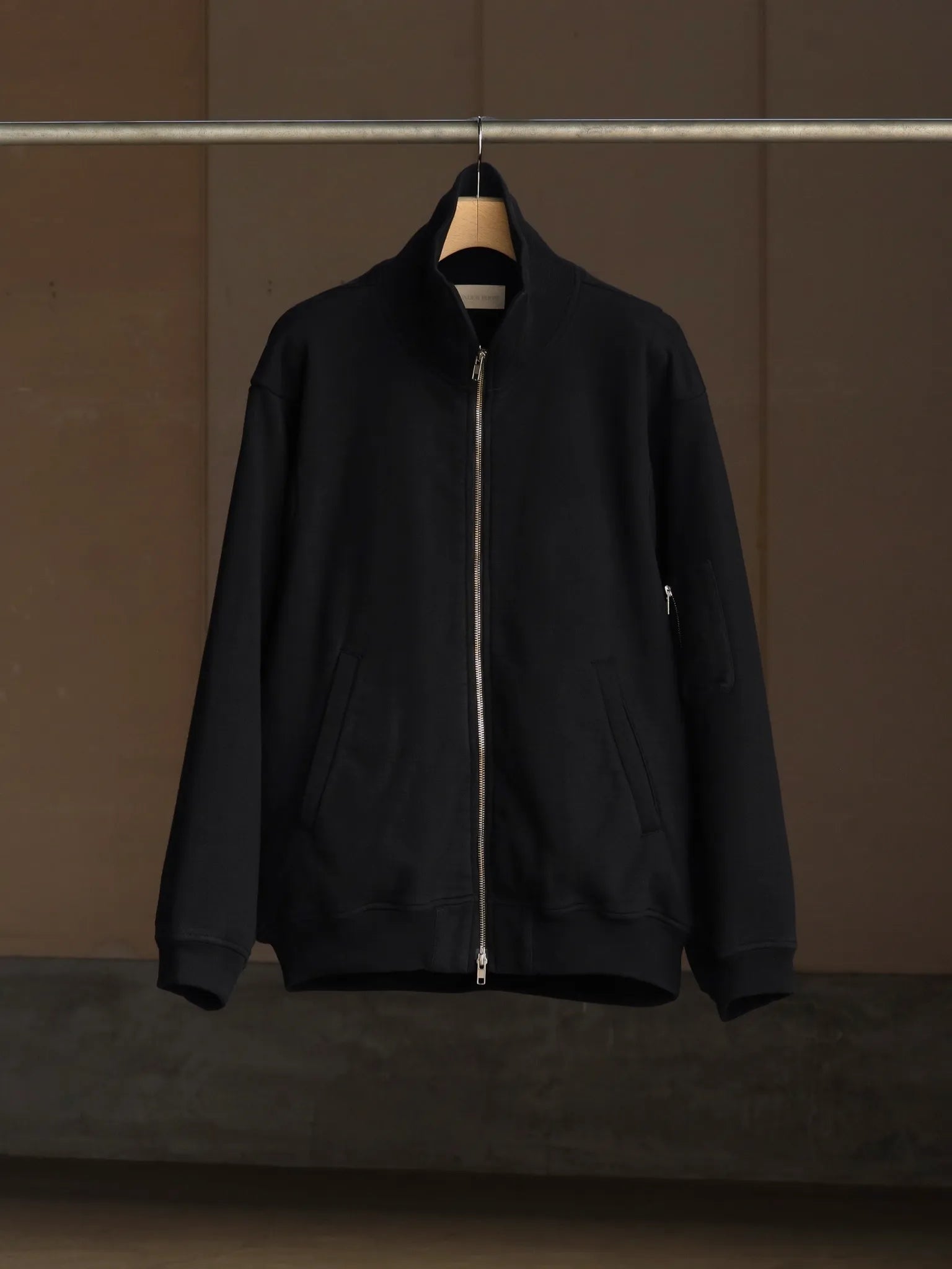 wonder-room-whale-flight-jacket-black-1