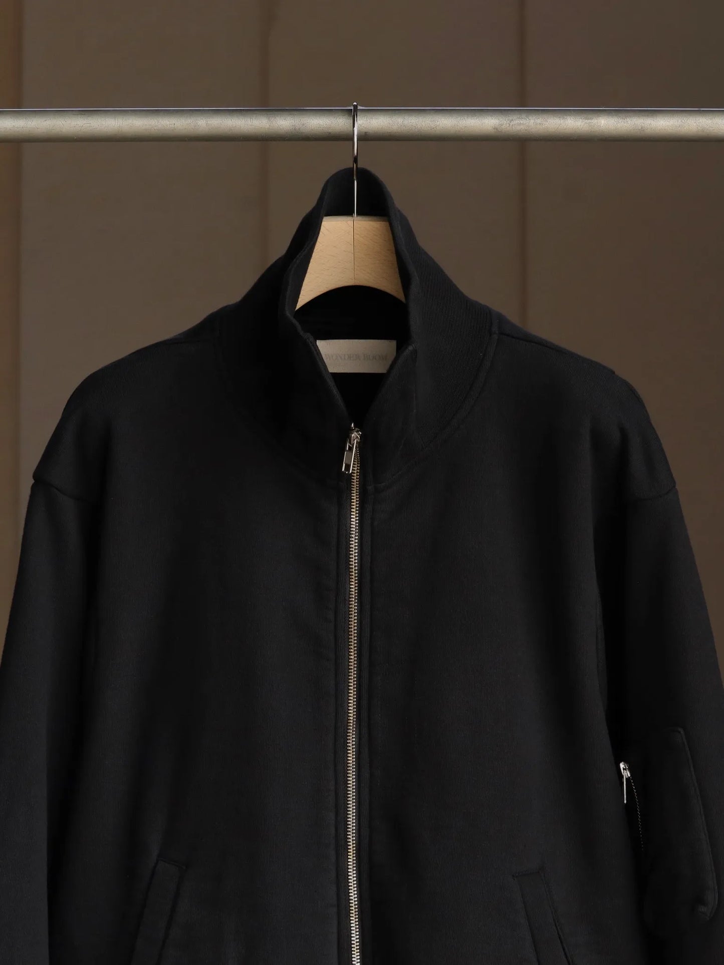 wonder-room-whale-flight-jacket-black-2