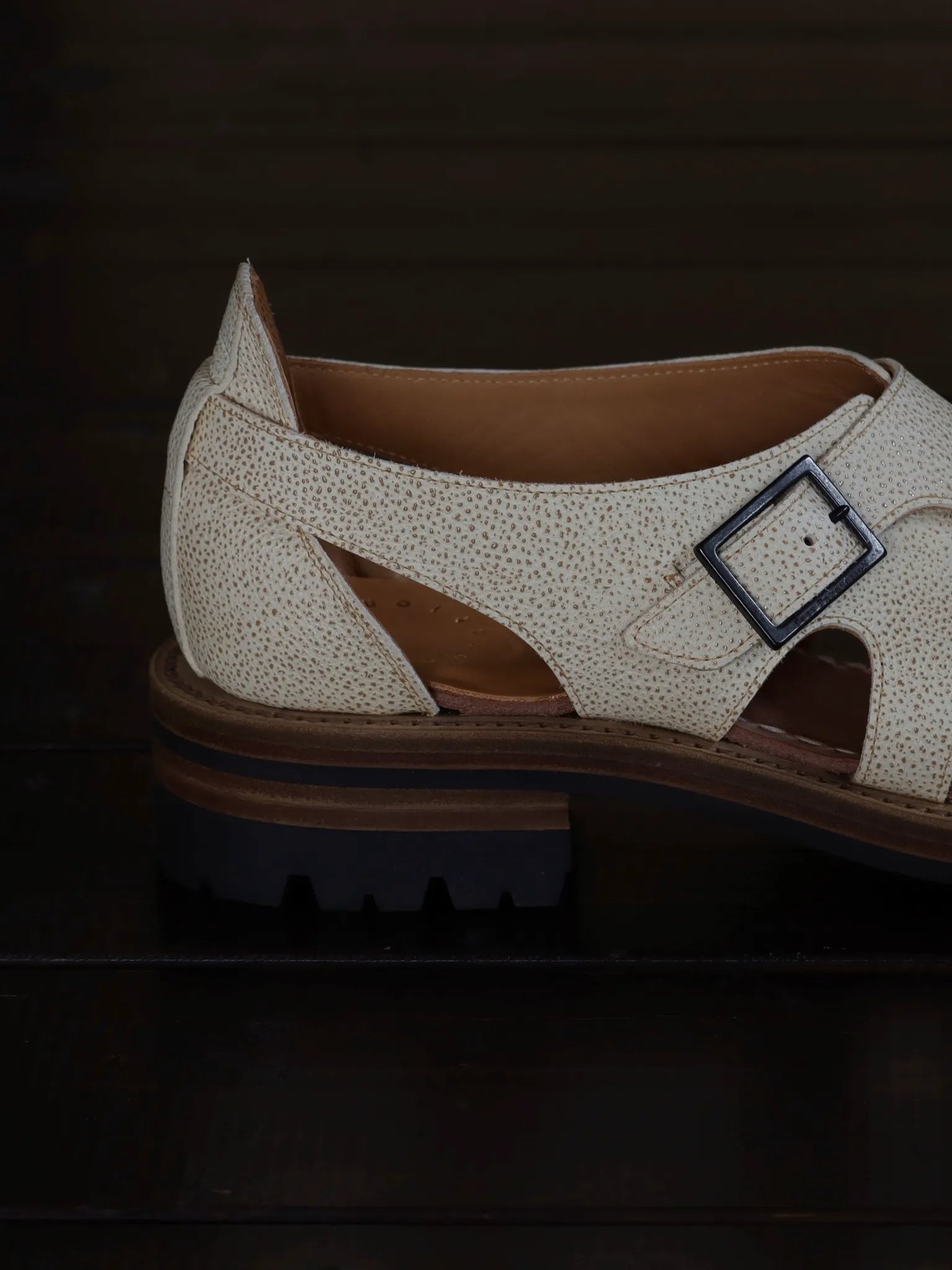 Post Production Hunt-Sandals Himeji-Kurozan White | CASANOVA&CO Post Production Hunt-Sandals Himeji-Kurozan White | CASANOVA&CO
