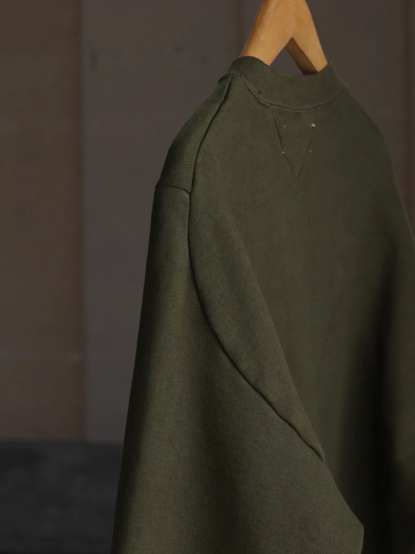 wonder-room-whale-crewneck-sweat-shirt-olive-2