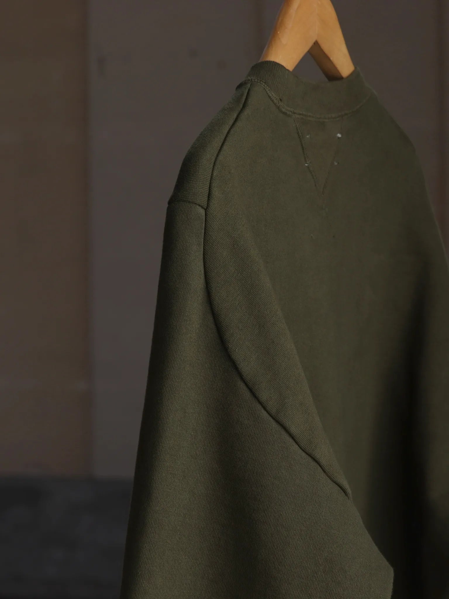 wonder-room-whale-crewneck-sweat-shirt-olive-2