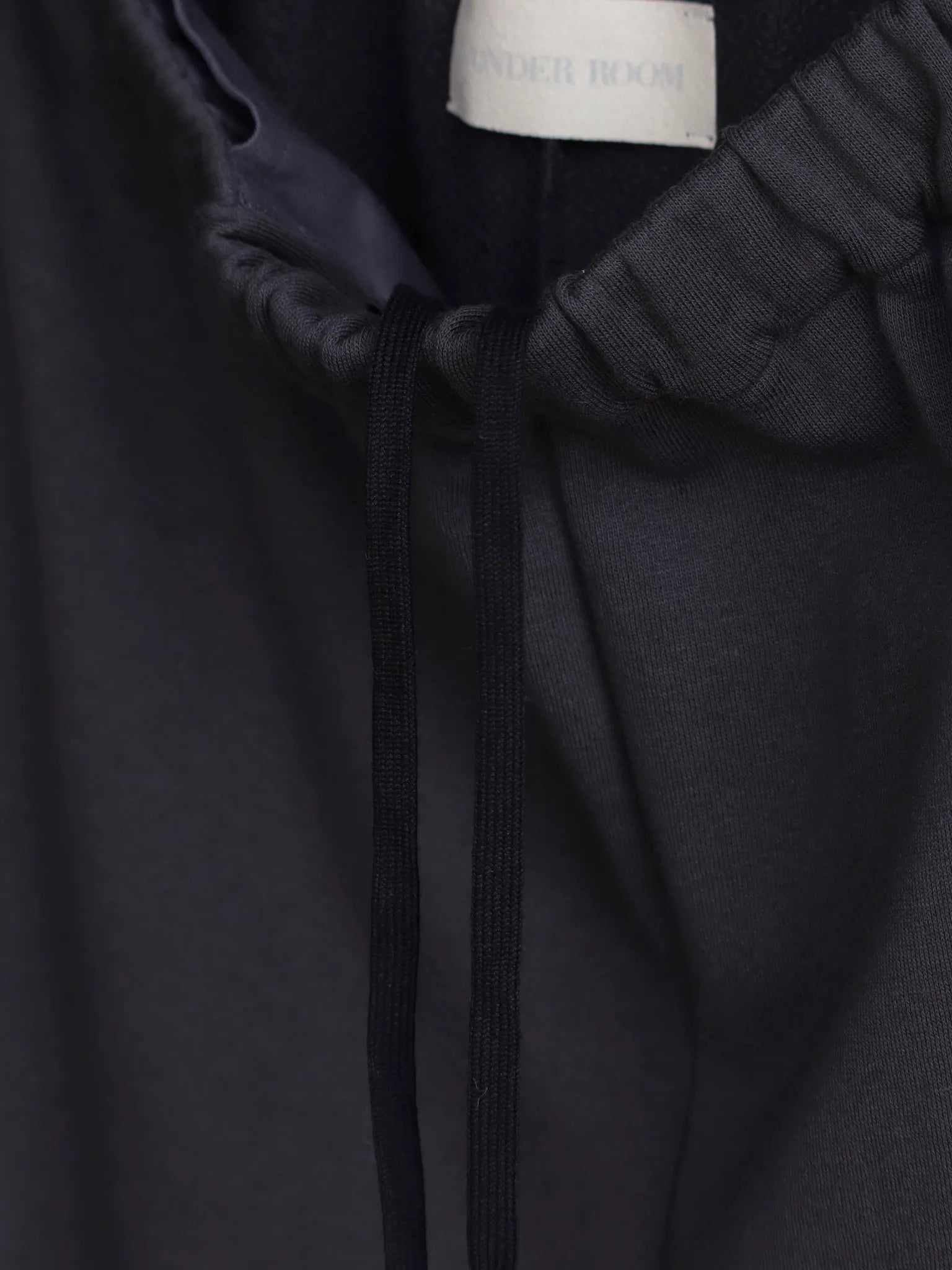 wonder-room-friend-sweat-slacks-v-gray-4