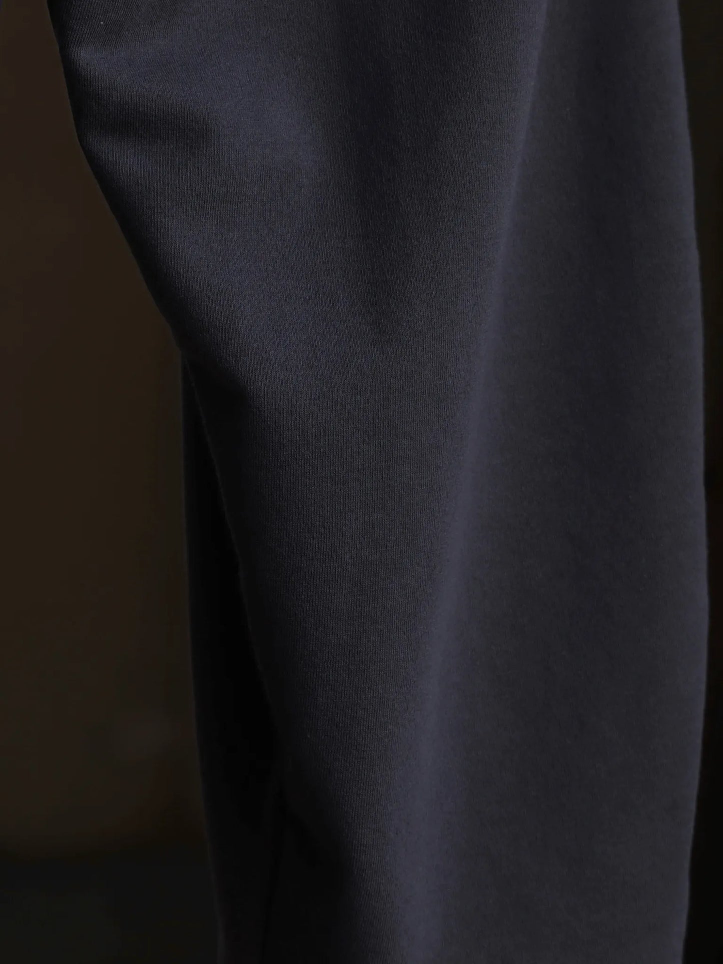 wonder-room-friend-sweat-slacks-v-gray-5