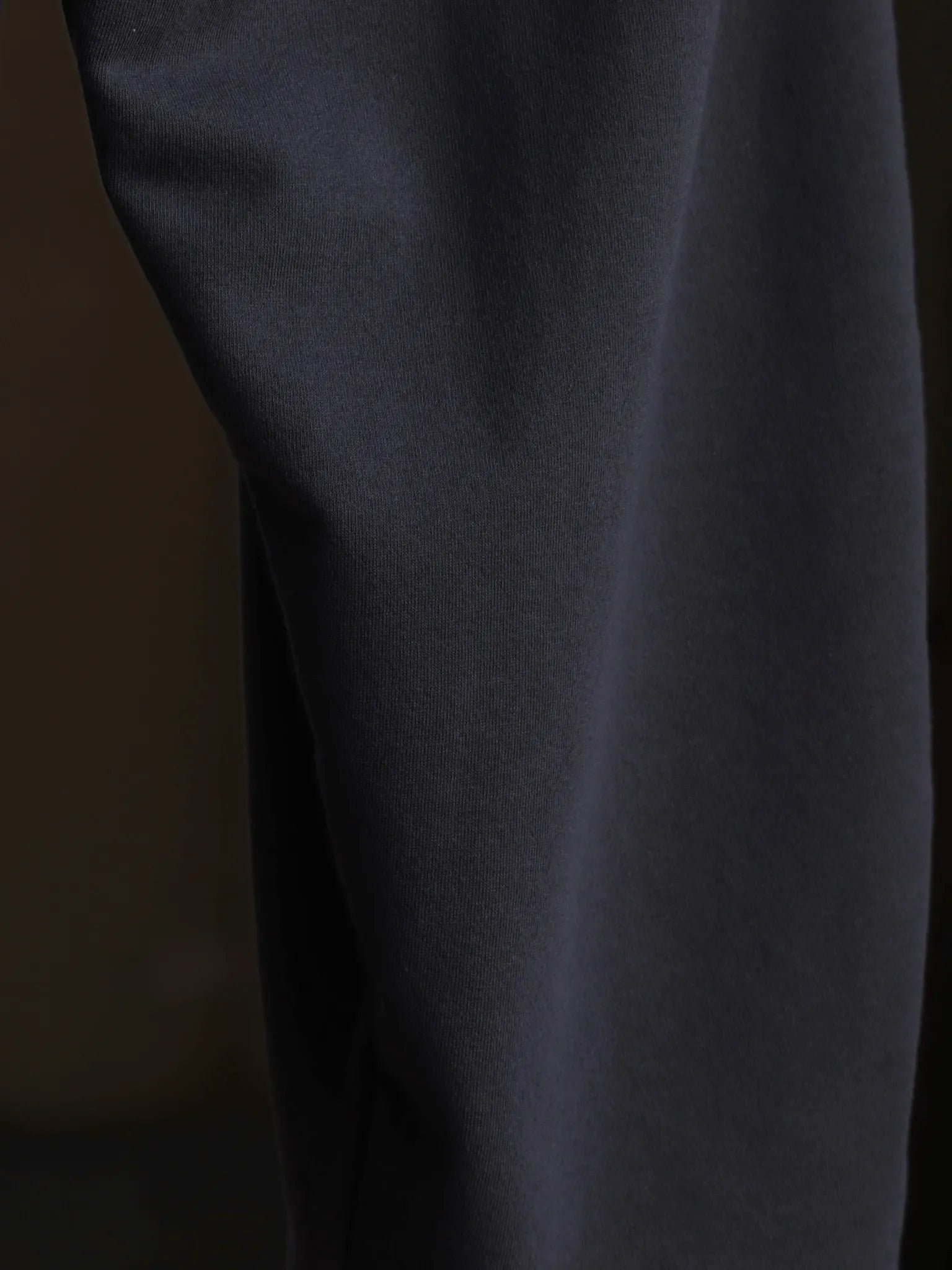 wonder-room-friend-sweat-slacks-v-gray-5