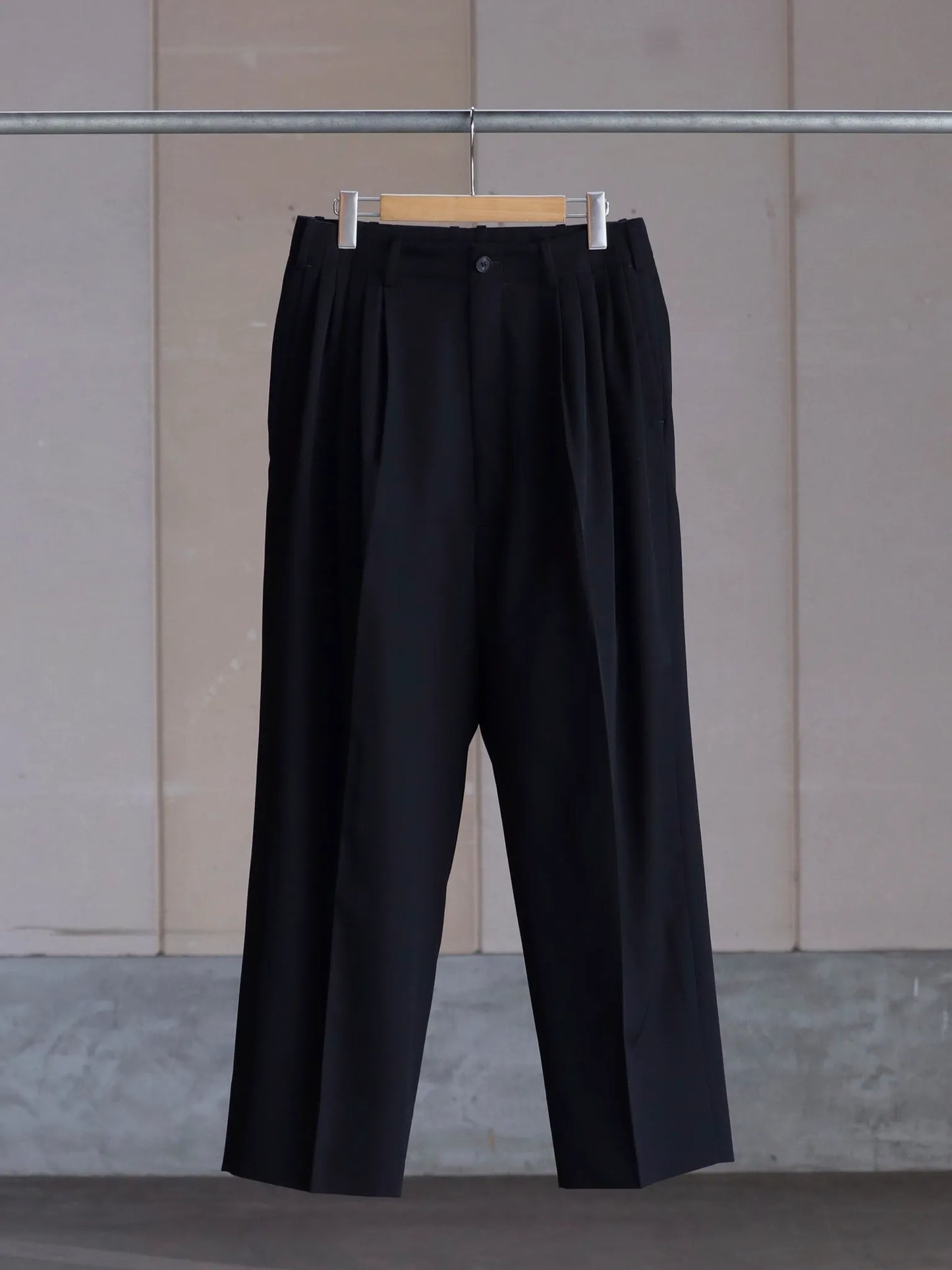 nonnotte-draping-5-tuck-wide-trousers-black-1
