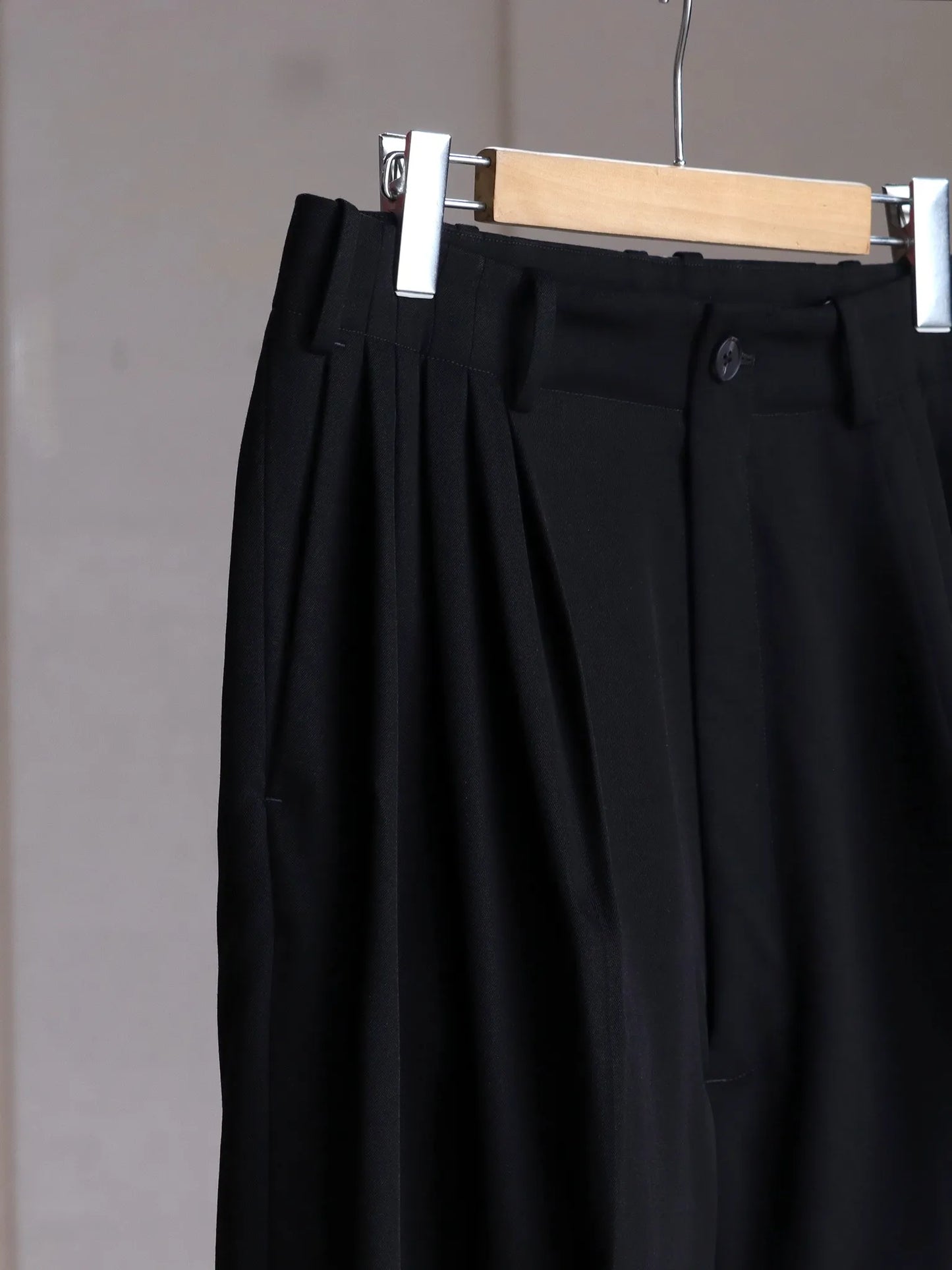 nonnotte-draping-5-tuck-wide-trousers-black-2