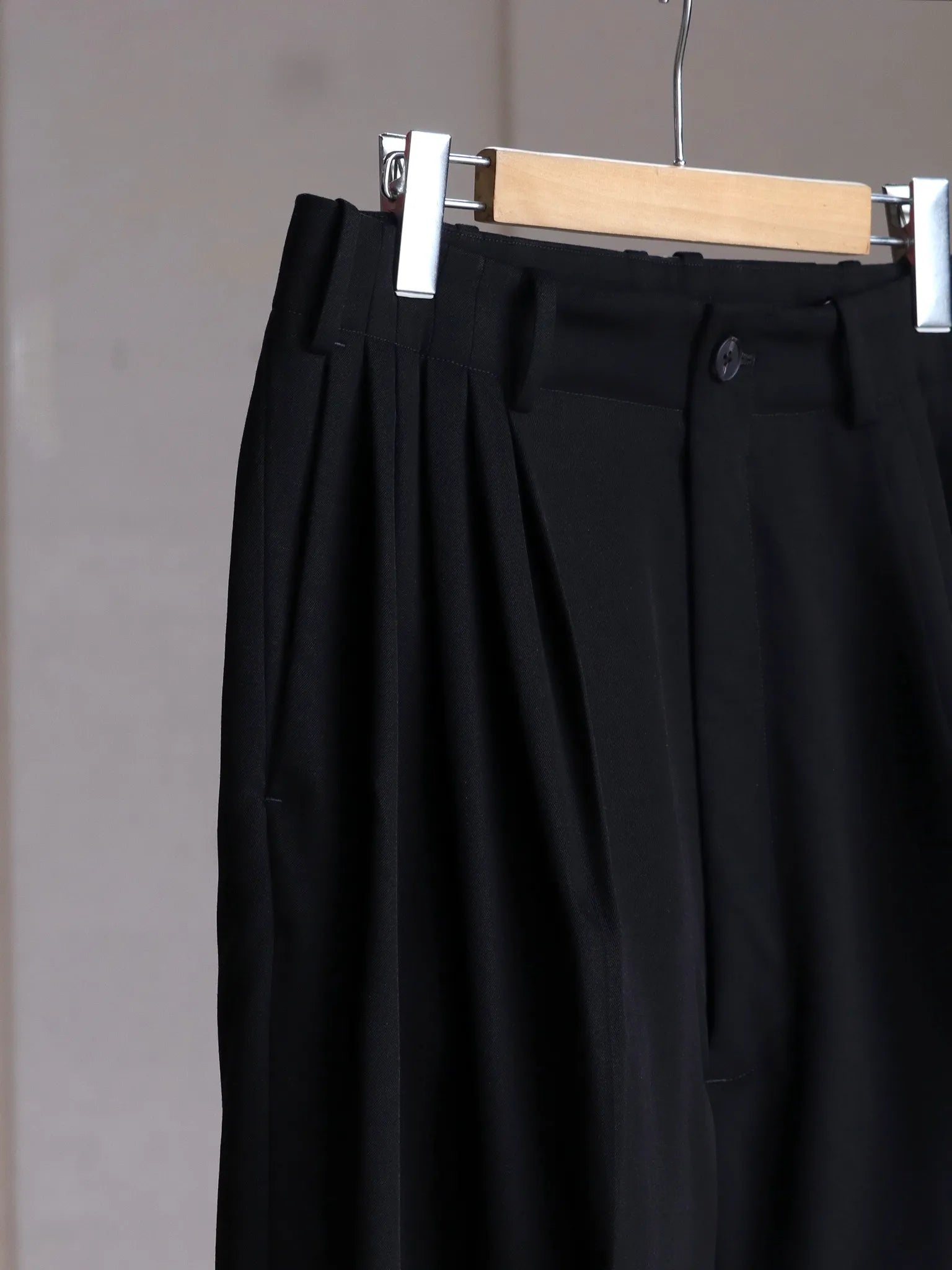 nonnotte-draping-5-tuck-wide-trousers-black-2