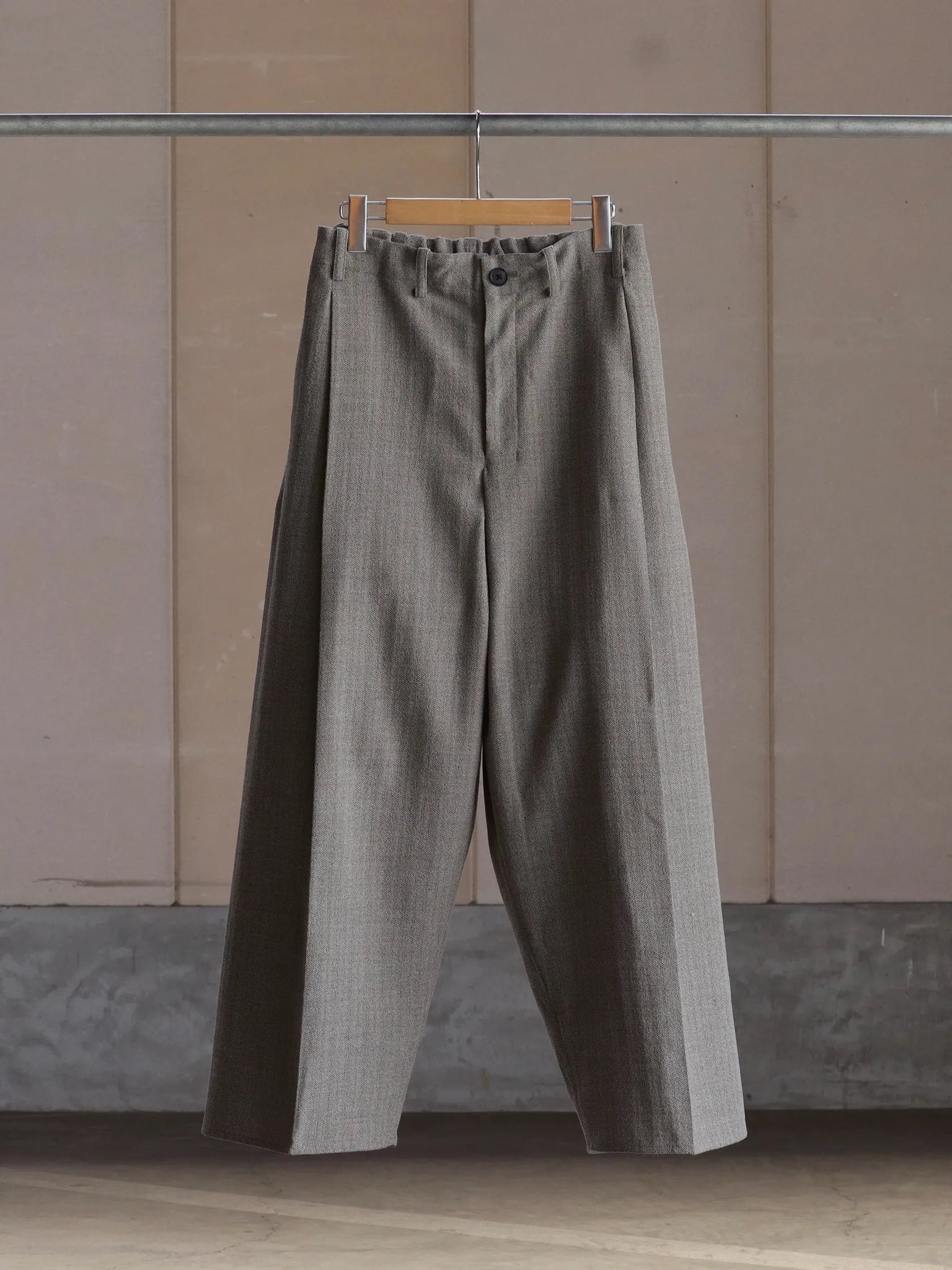 nonnotte-draping-crotch-box-pleats-trousers-original-geometric-brown-top-1