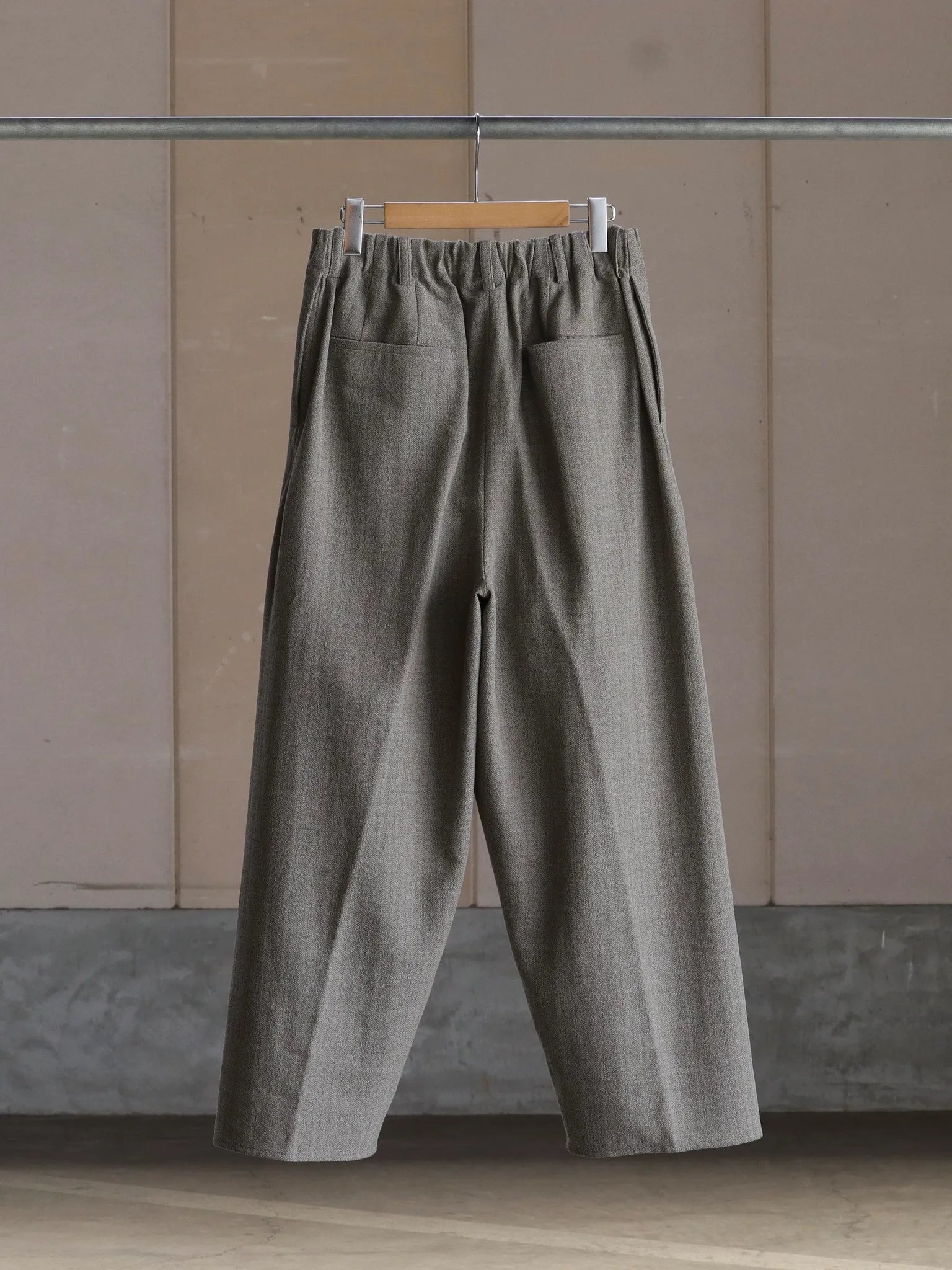 nonnotte-draping-crotch-box-pleats-trousers-original-geometric-brown-top-2