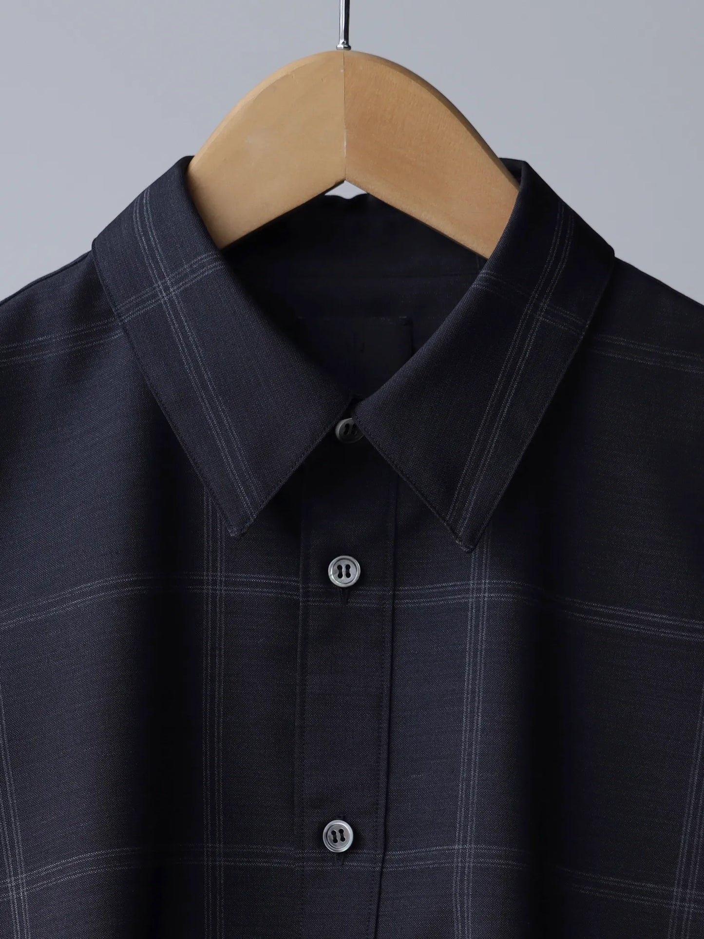 山内 ノーミュールシングウール・ビッグウィンドウペンシャツ(羽衿付き)black check | CASANOVA&CO (カサノヴァアンド ...