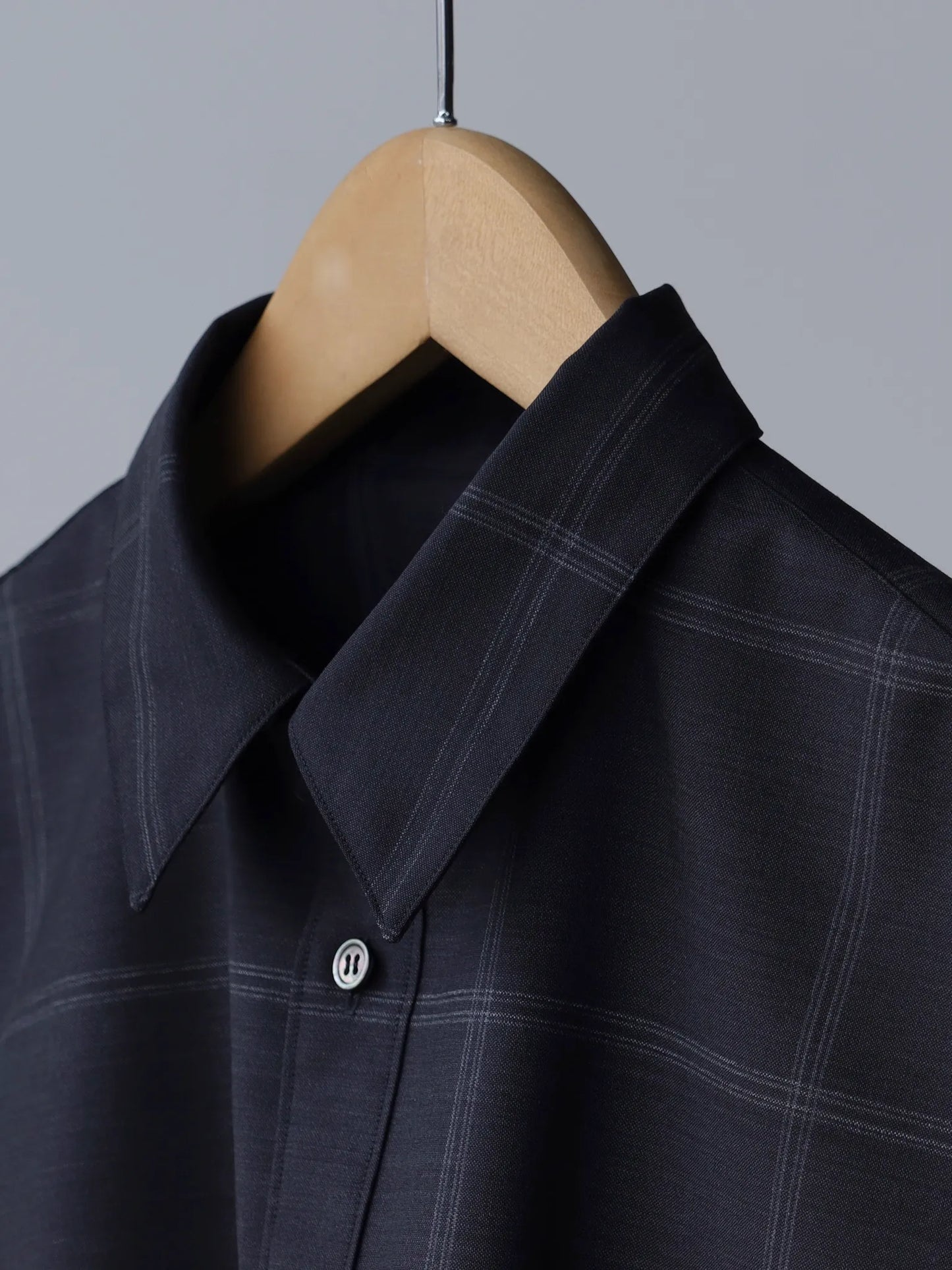 山内 ノーミュールシングウール・ビッグウィンドウペンシャツ(羽衿付き)black check | CASANOVA&CO (カサノヴァアンド ...