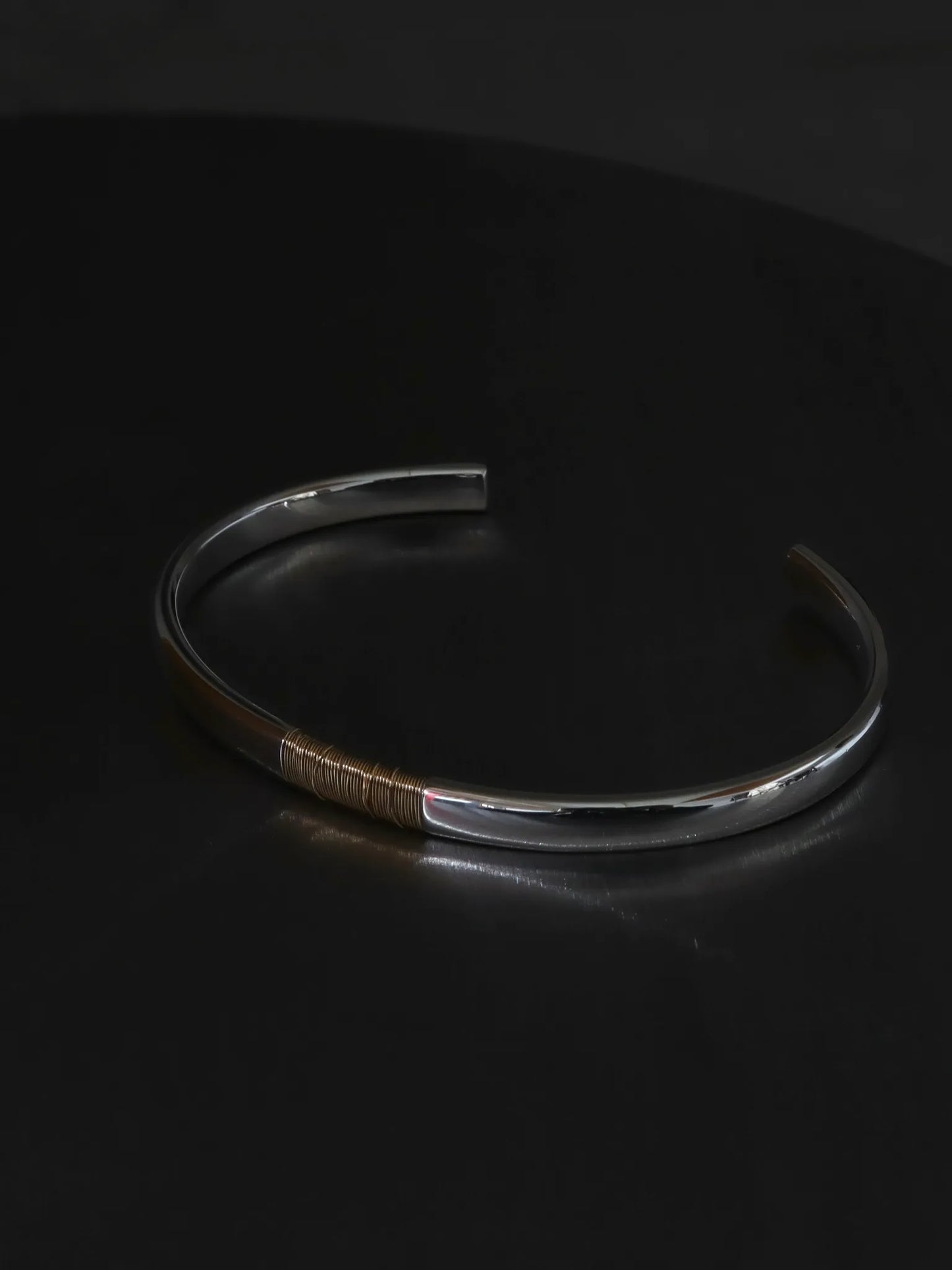 dan-tomimatsu-spool-bangle-narrow-fullwind-1