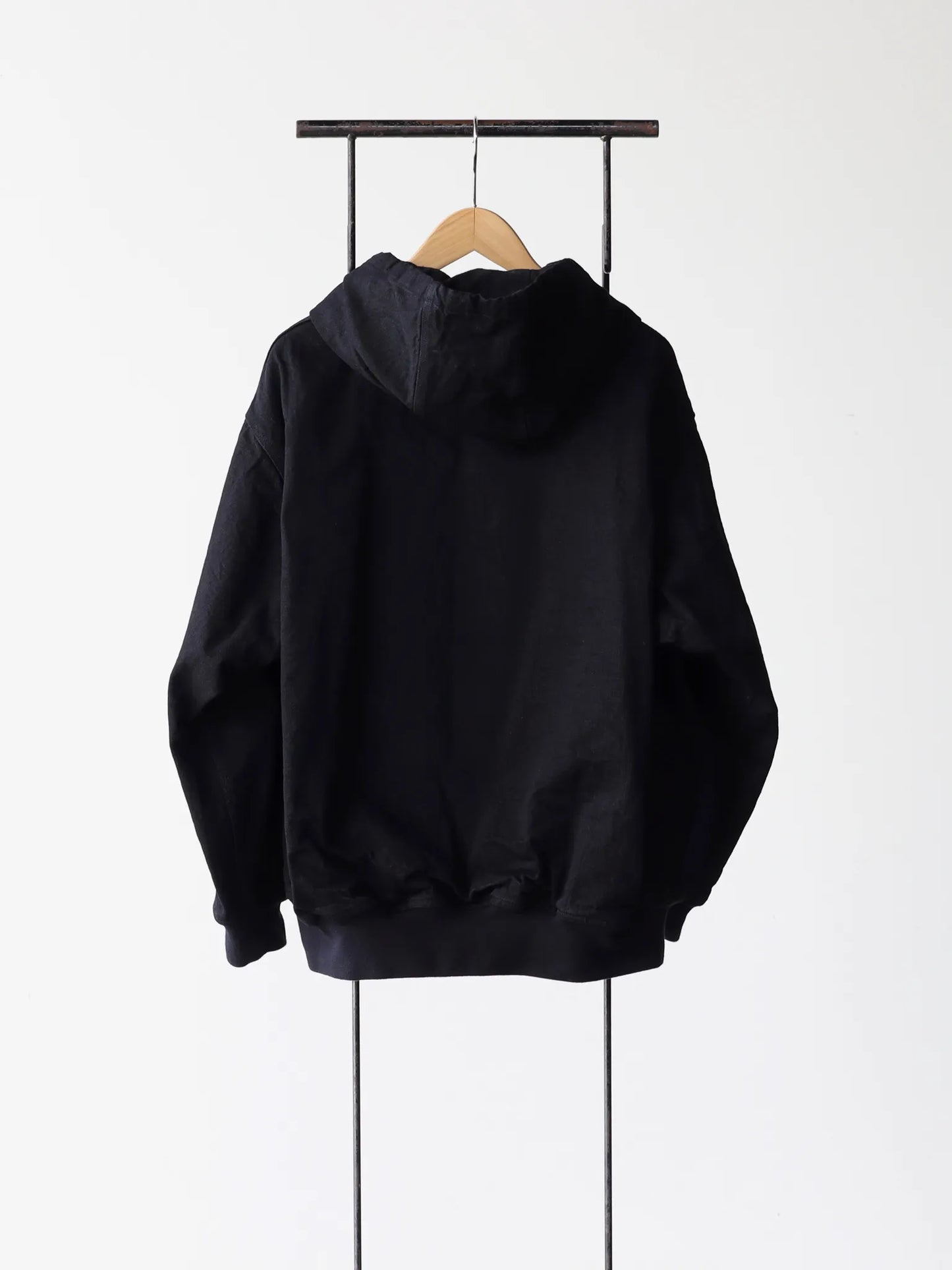 comoli-ブラックデニム-ジップパーカ-black-2