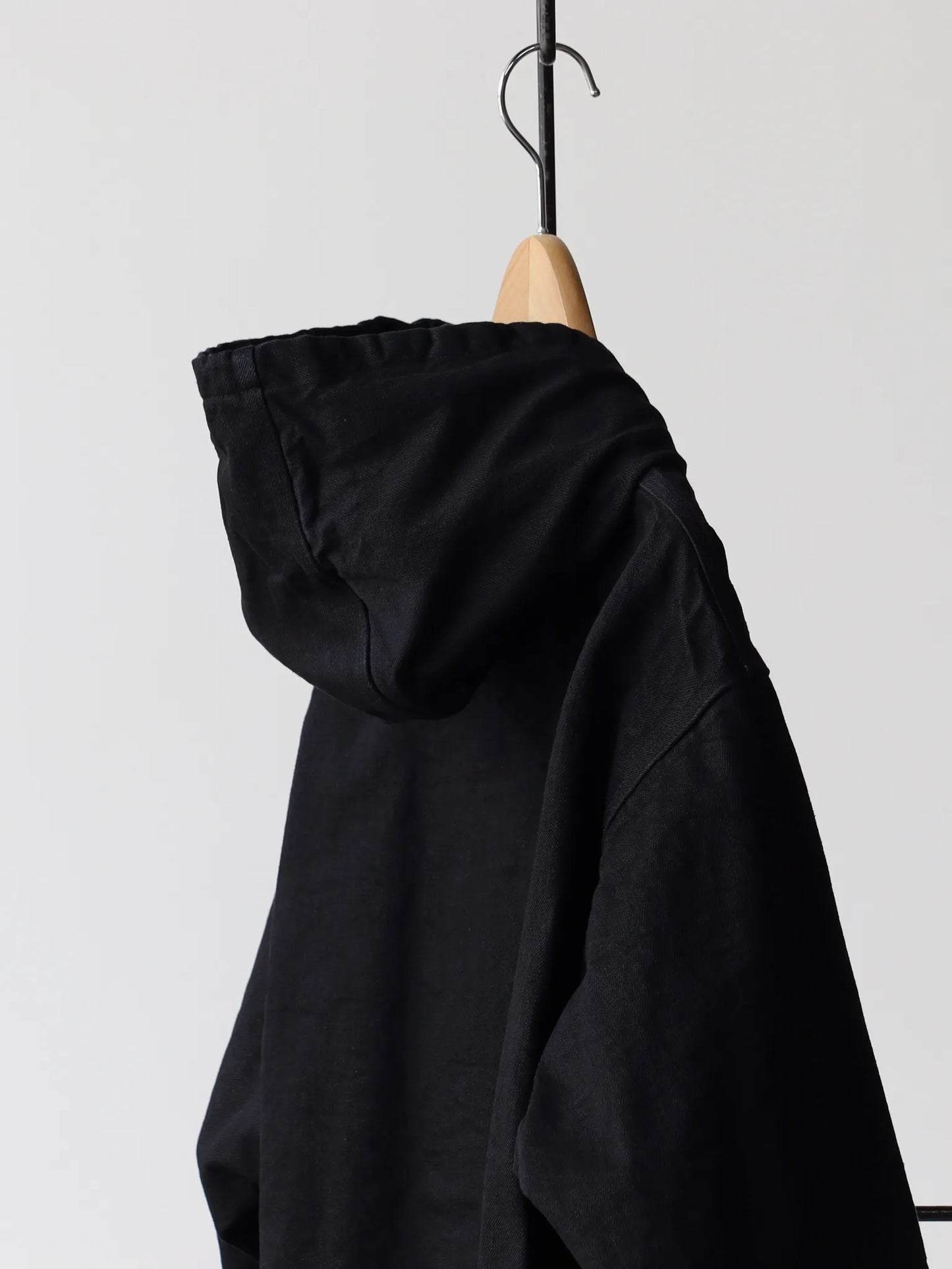 comoli-ブラックデニム-ジップパーカ-black-3