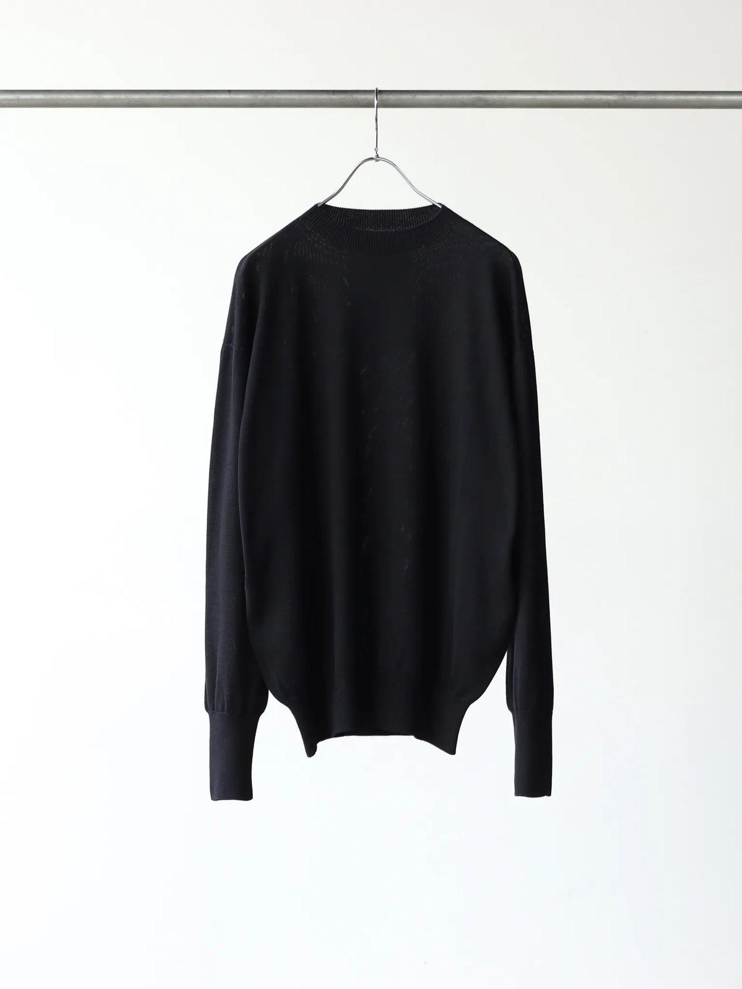 Olde H & Daughter SILK PLAIN STITCH CREW L/S BLACK | CASANOVA&CO Olde H & Daughter SILK PLAIN STITCH CREW L/S BLACK | CASANOVA&CO