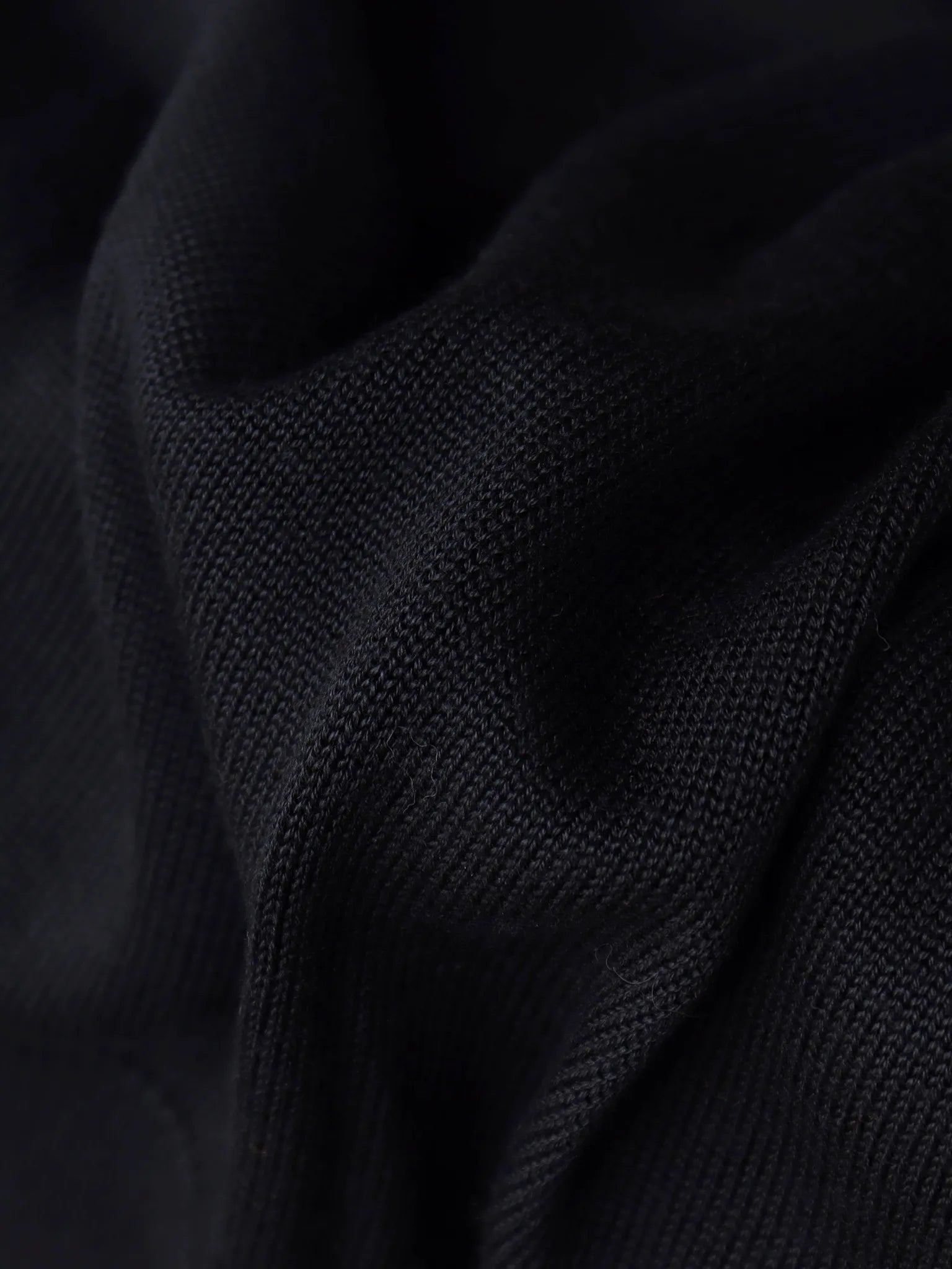 olde-h-daughter-silk-plain-stitch-crew-l-s-black-6