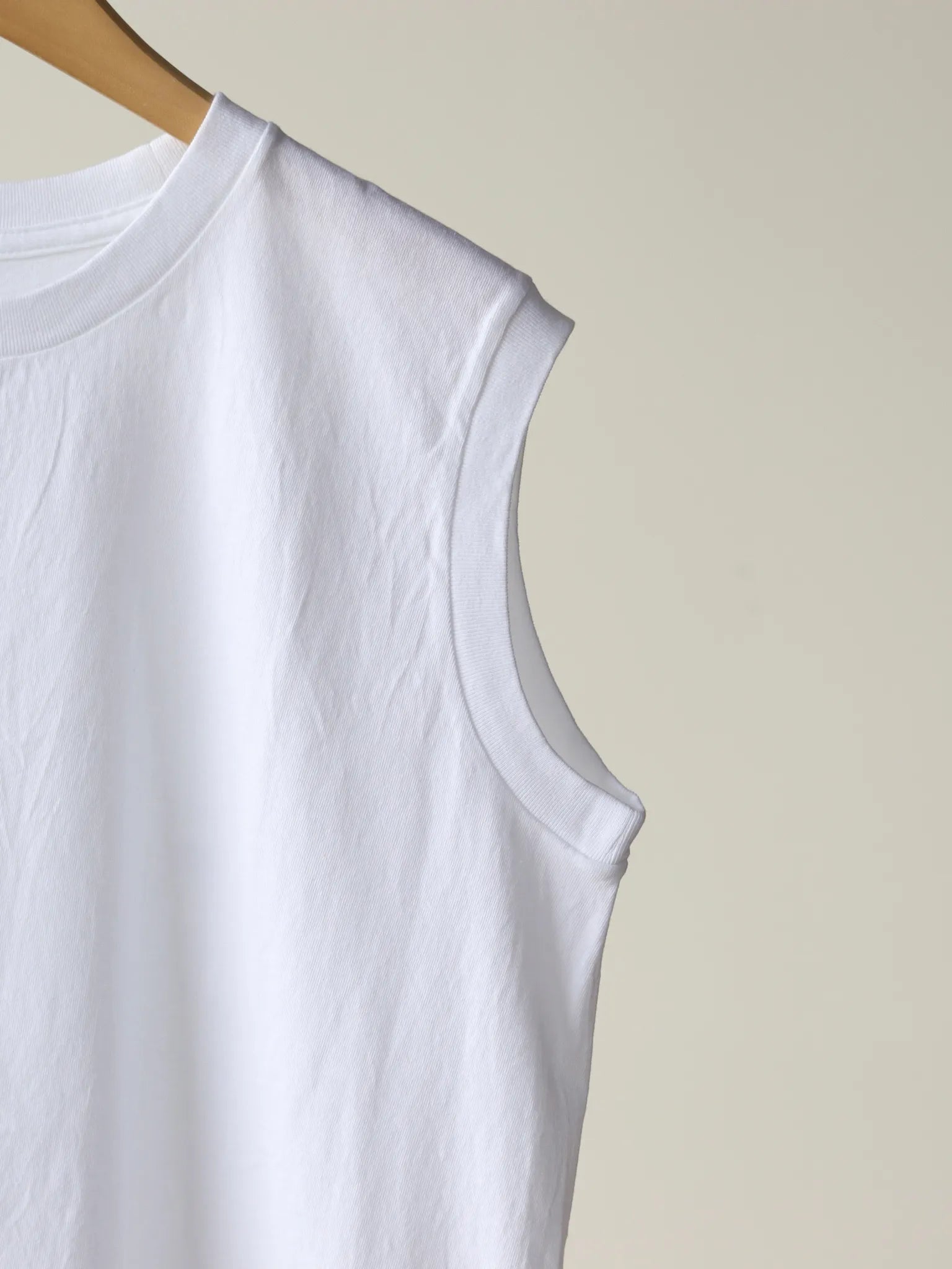 COMOLI コットンジャージ ノースリーブ WHITE | CASANOVA&CO COMOLI コットンジャージ ノースリーブ WHITE | CASANOVA&CO