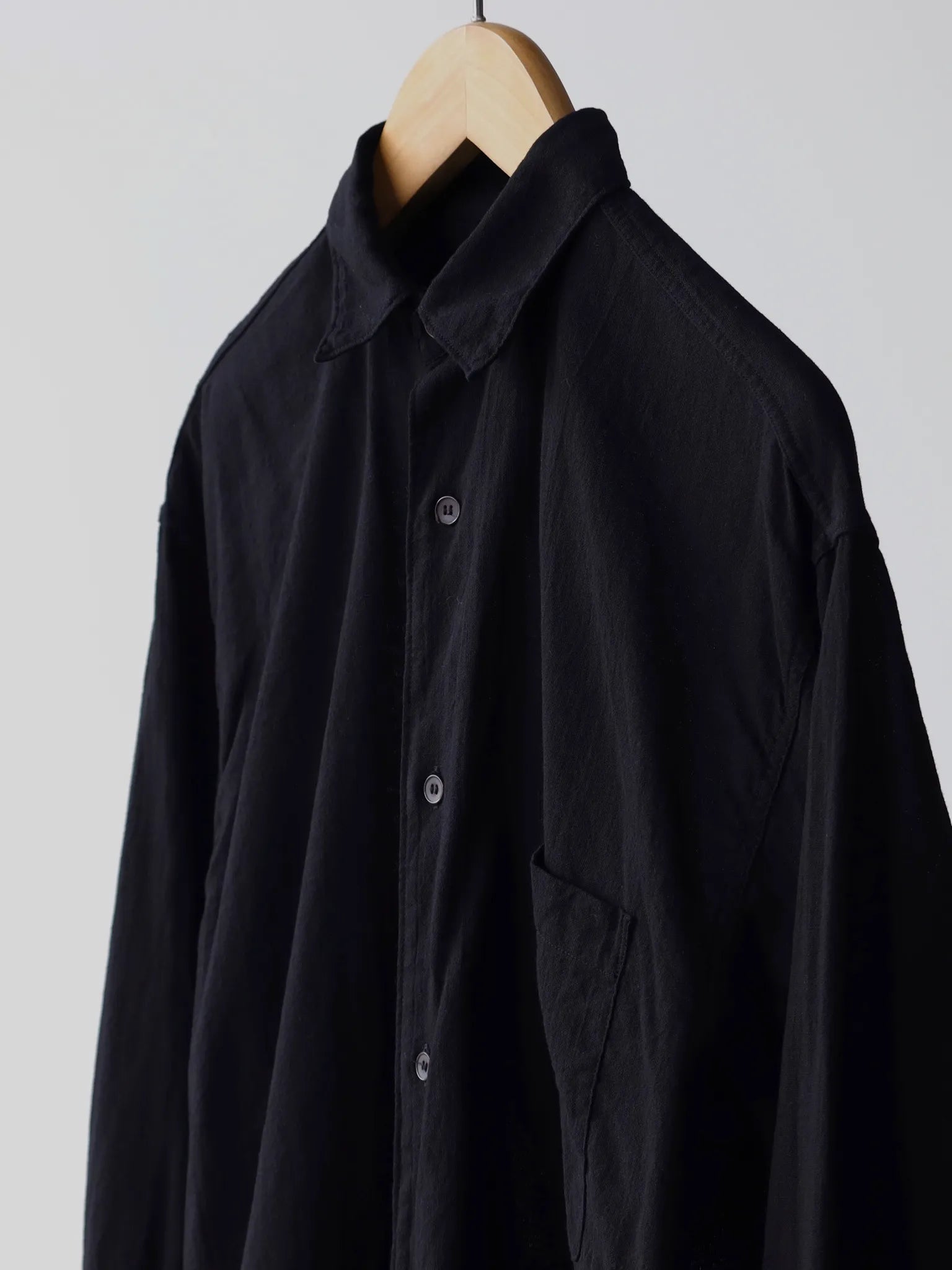 COMOLI オックス シャツ BLACK | CASANOVA&CO (カサノヴァアンドコー COMOLI オックス シャツ BLACK | CASANOVA&CO (カサノヴァアンドコー