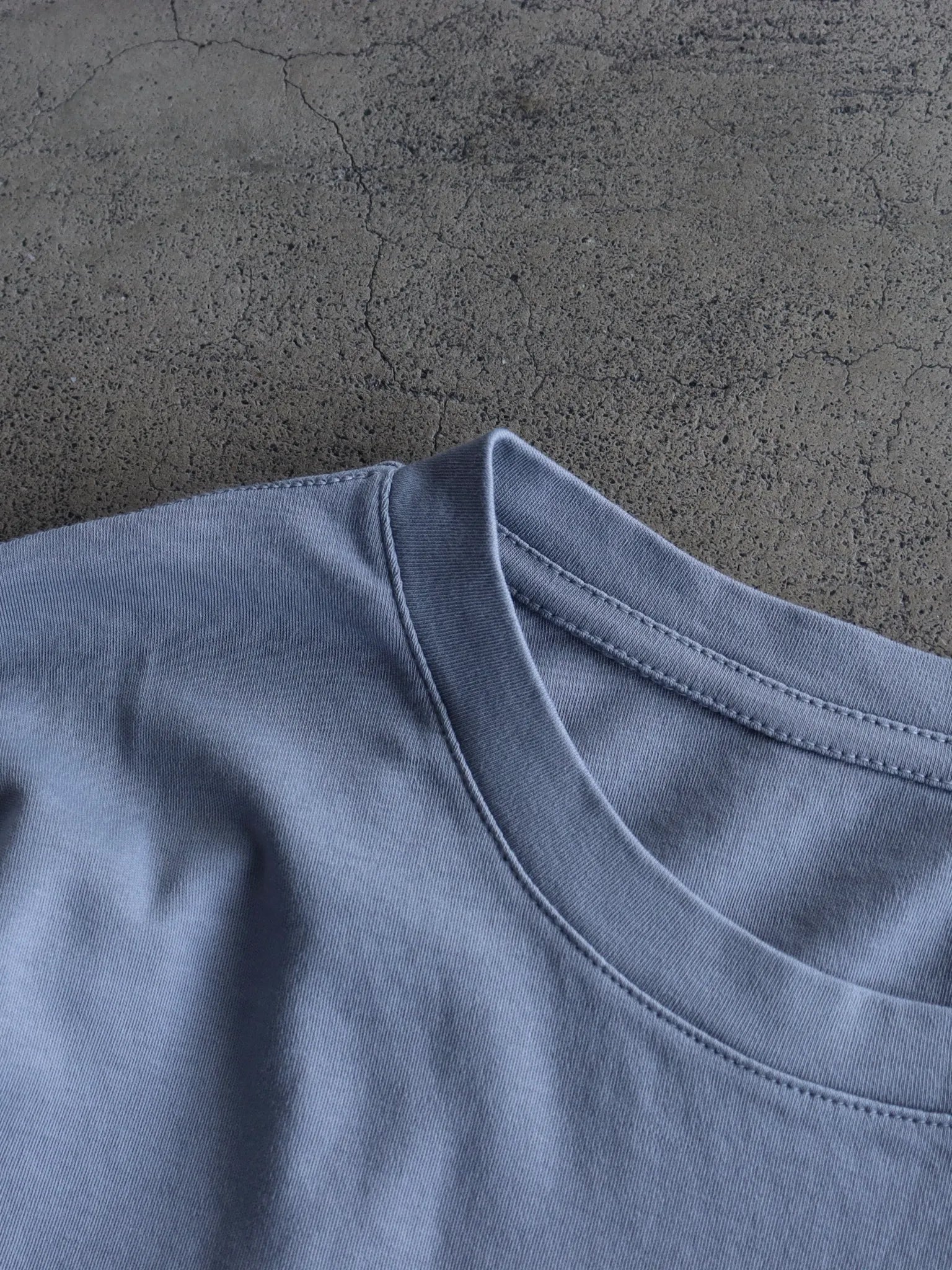 the-inoue-brothers-garment-dye-pocket-l-s-t-shirt-ash-blue-4