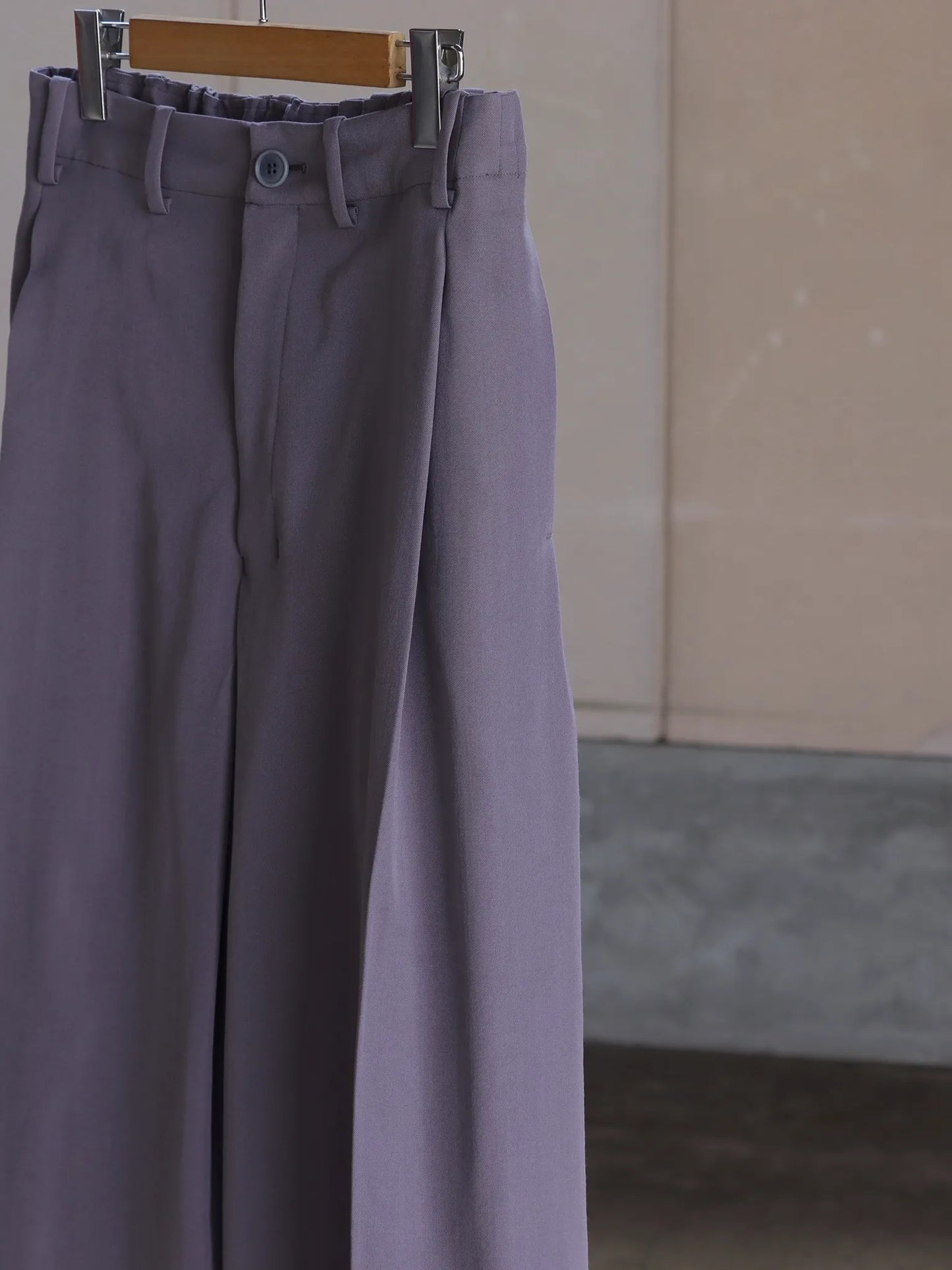 nonnotte-draping-crotch-box-pleats-trousers-shark-3