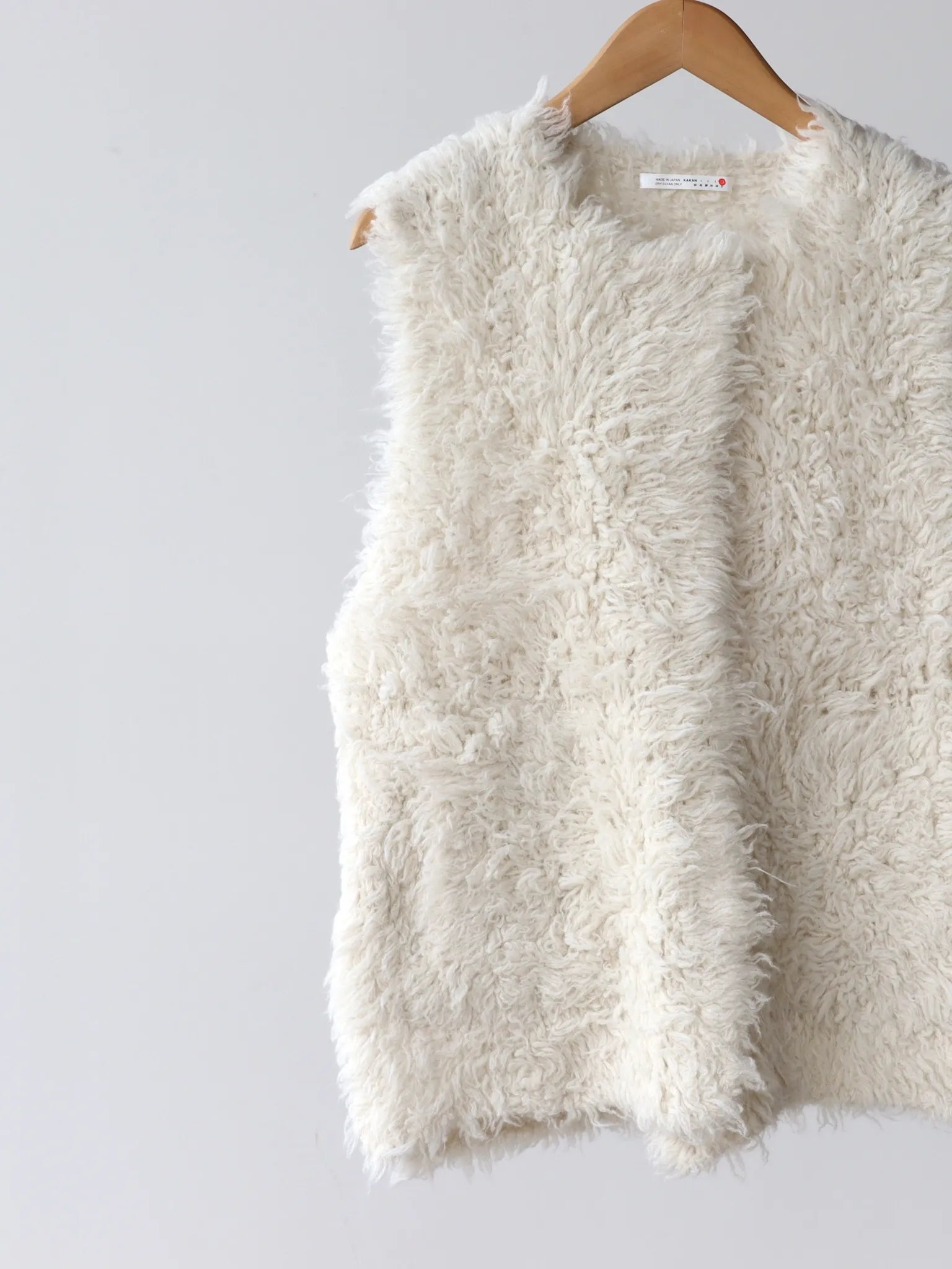 kakan-swan-fur-vest-white-3