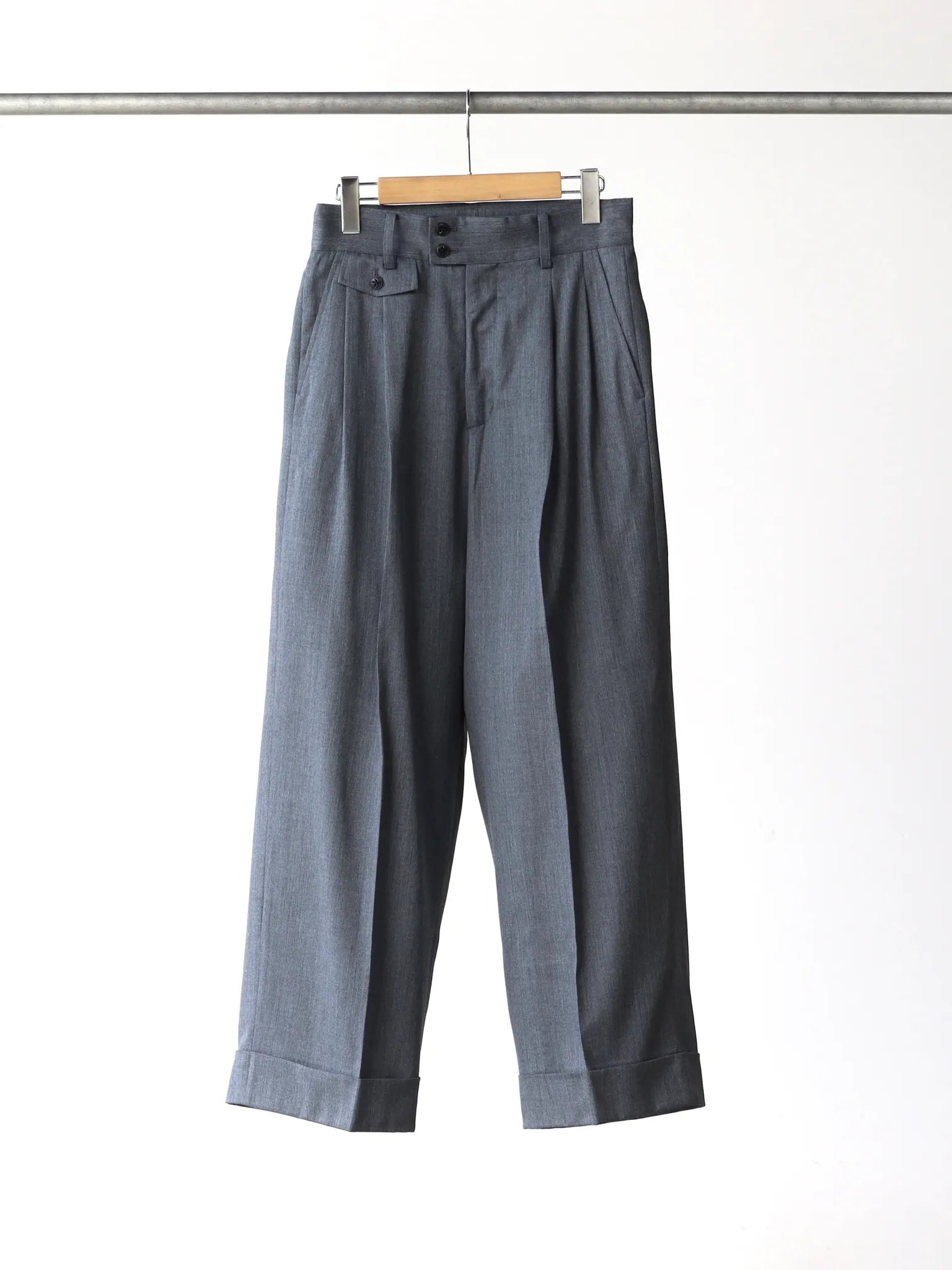 kakan-pleated-wide-trousers-gray-1