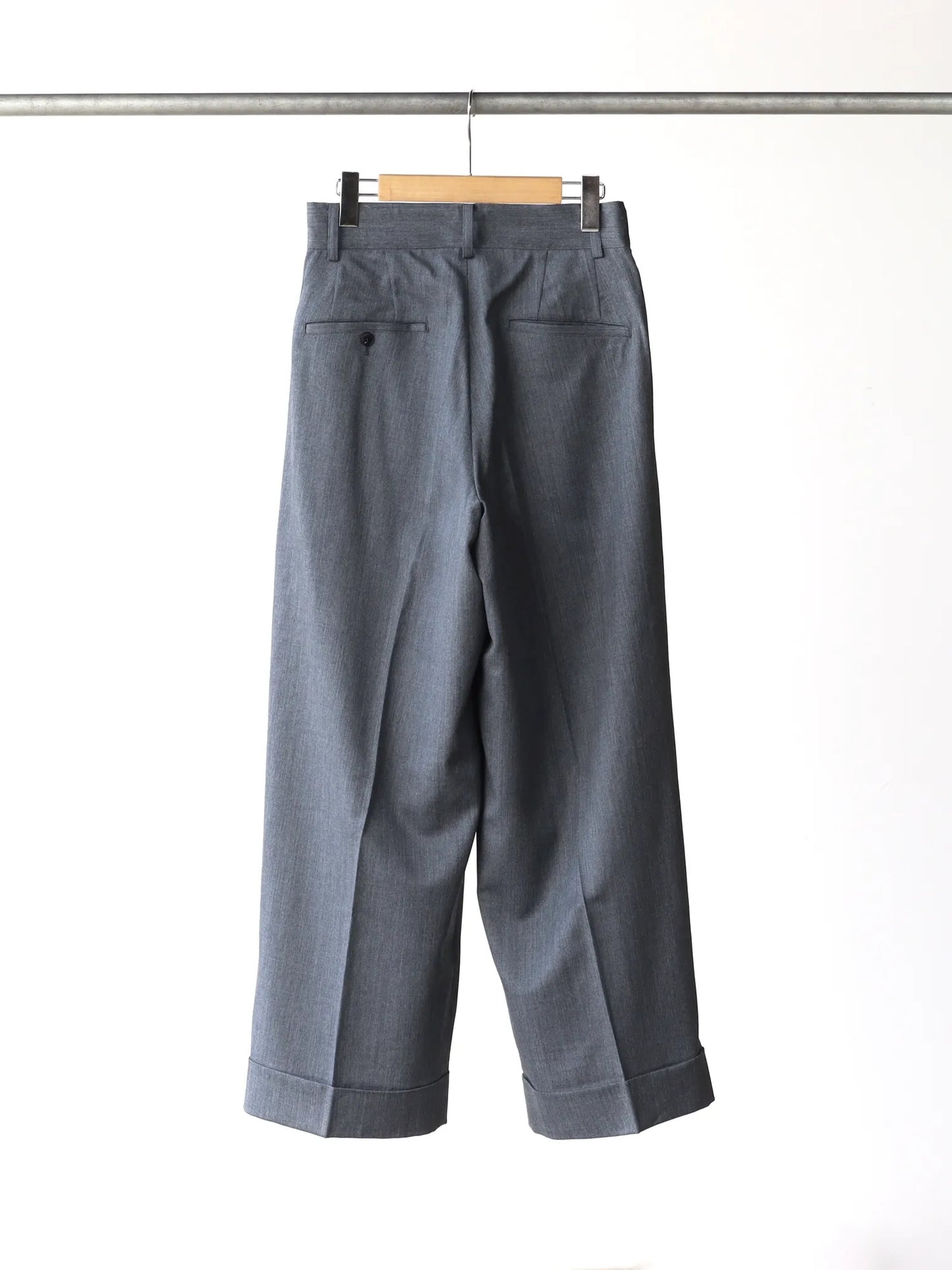 kakan-pleated-wide-trousers-gray-2