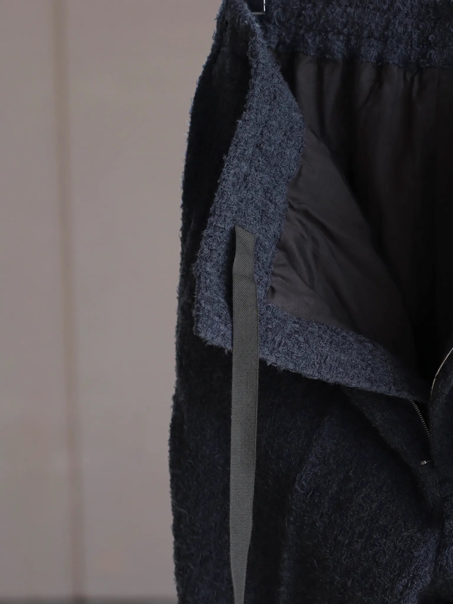 nonnotte-draping-elastic-buggy-trousers-charcoal-top-4