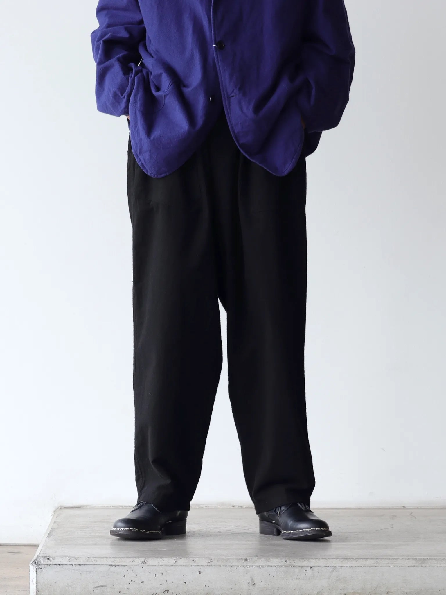 comoli-コットンネル-テーパードパンツ-black-1