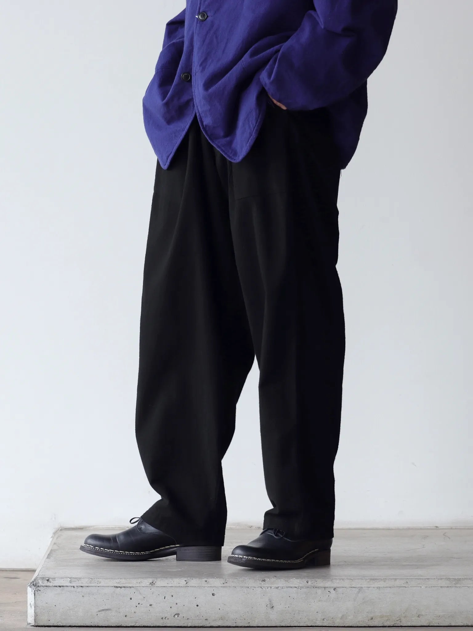 comoli-コットンネル-テーパードパンツ-black-2