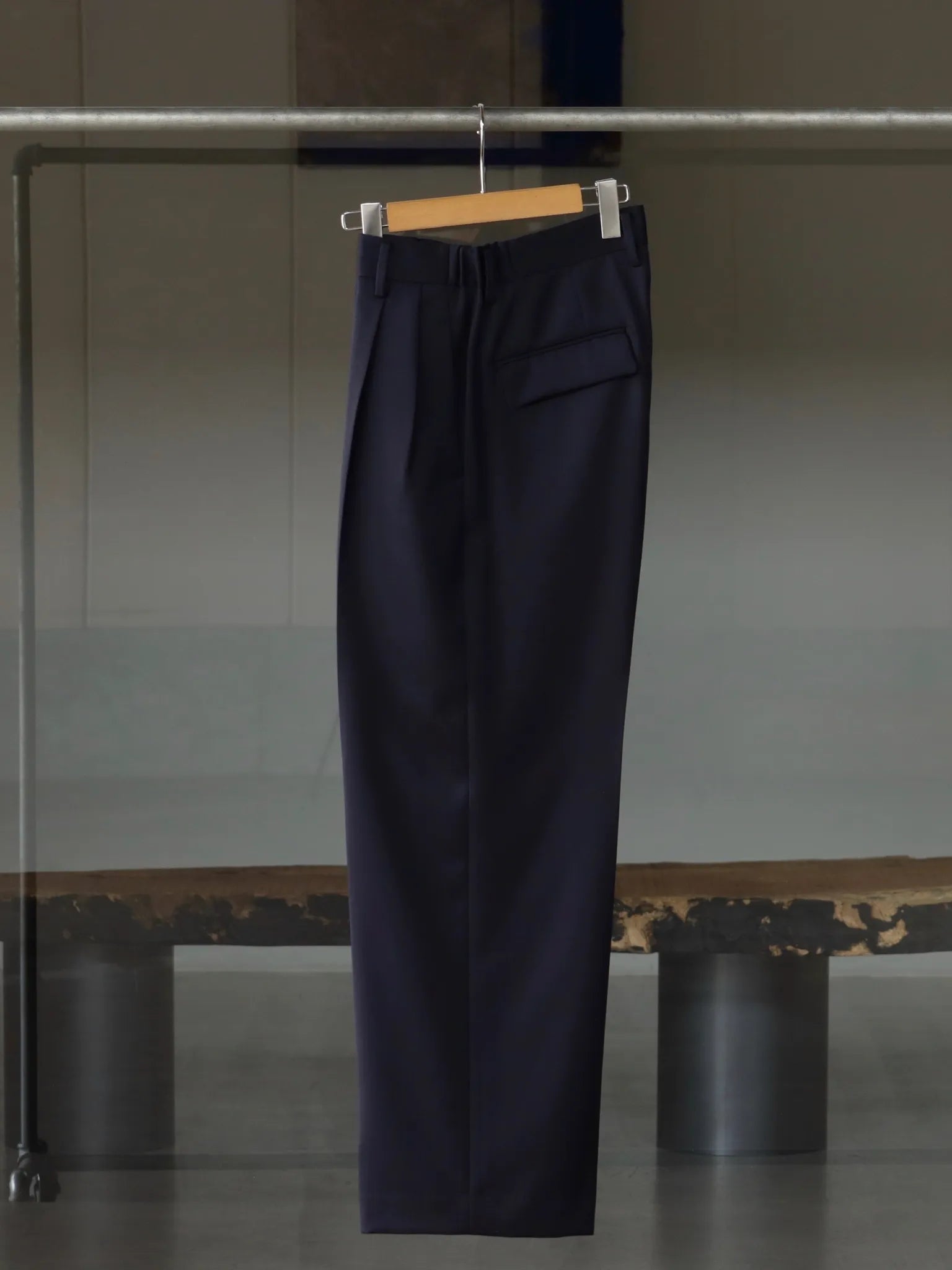 irenisa-two-tucks-wide-pants-navy-2