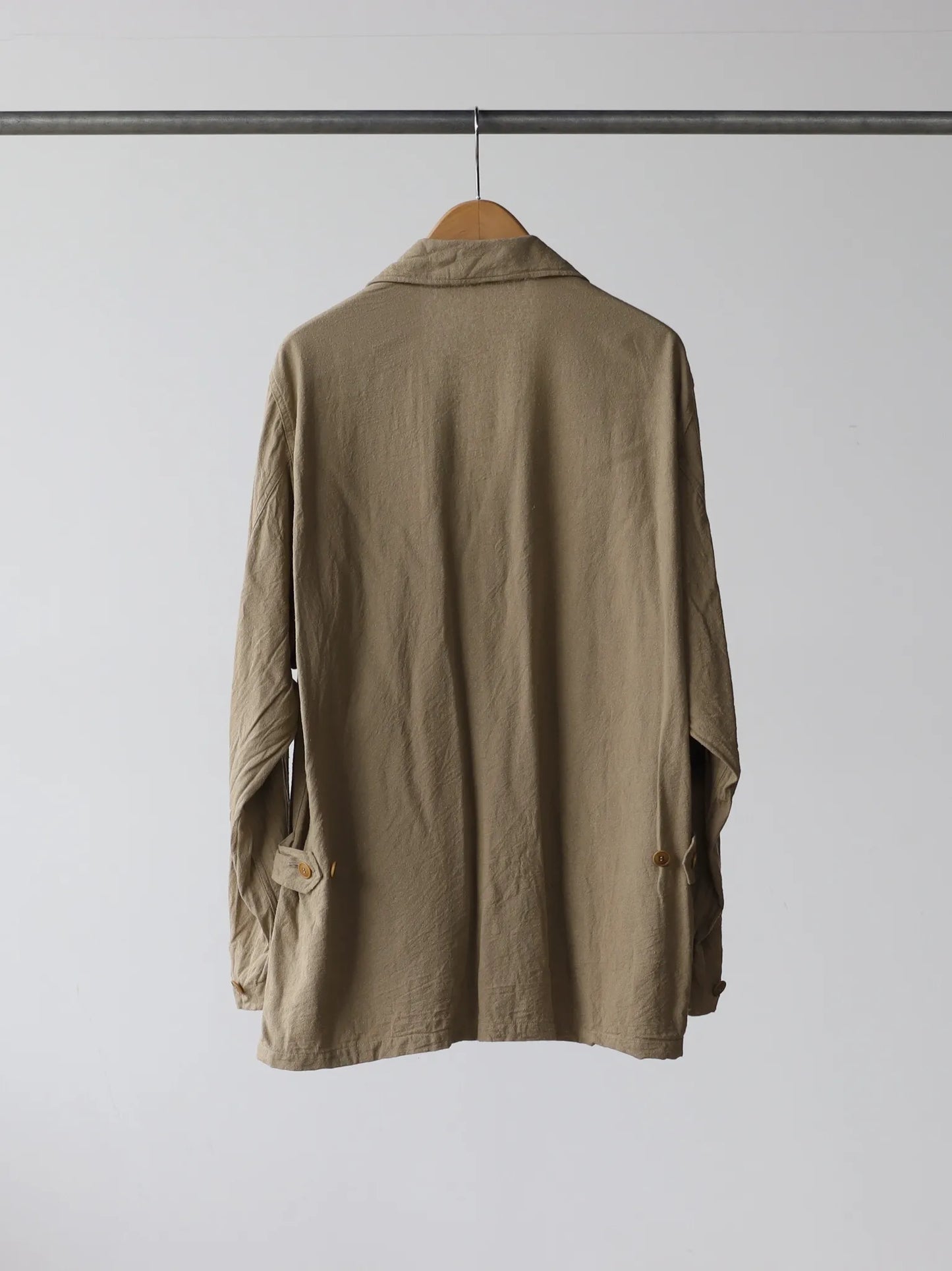COMOLI ローシルク B.D.Uジャケット KHAKI | CASANOVA&CO (カサノヴァ COMOLI ローシルク B.D.Uジャケット KHAKI | CASANOVA&CO (カサノヴァ
