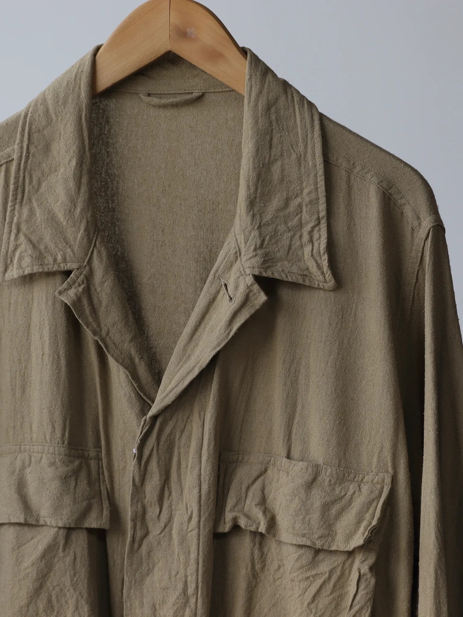 COMOLI ローシルク B.D.Uジャケット KHAKI | CASANOVA&CO (カサノヴァ COMOLI ローシルク B.D.Uジャケット KHAKI | CASANOVA&CO (カサノヴァ