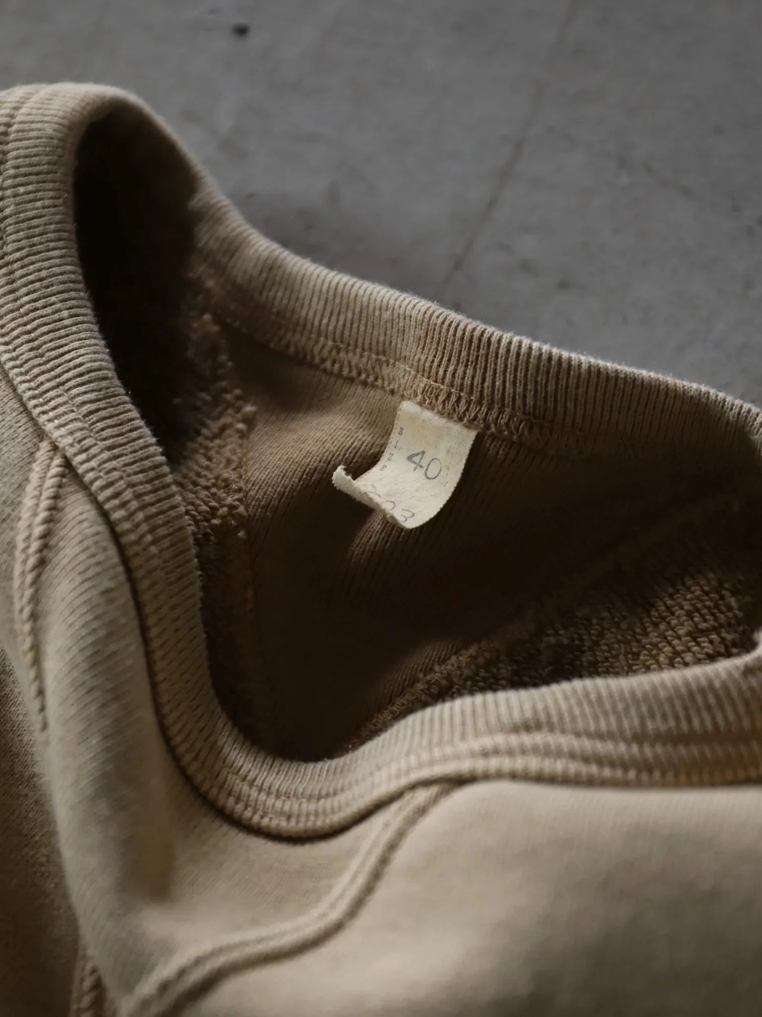 t-t-sweat-shirt-bleached-camel-7