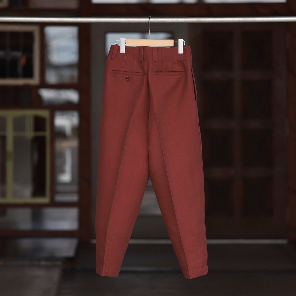 aubett-private-public-collection-001-fourteen-darts-tapered-trouser-red-rust-2