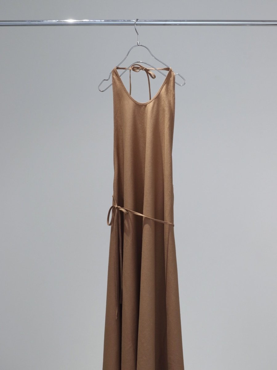 baserange-apron-dress-bath-brown-1